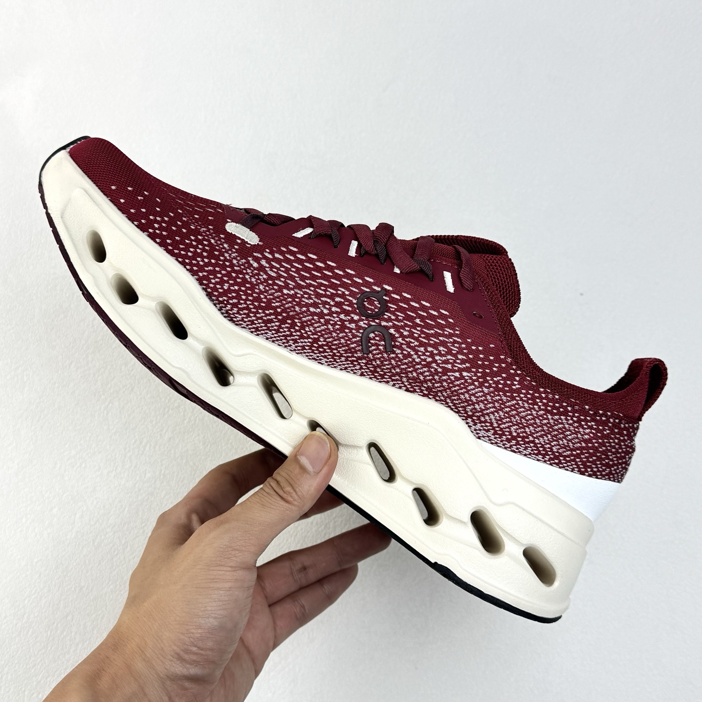 On Running Cloudsurfer Max 