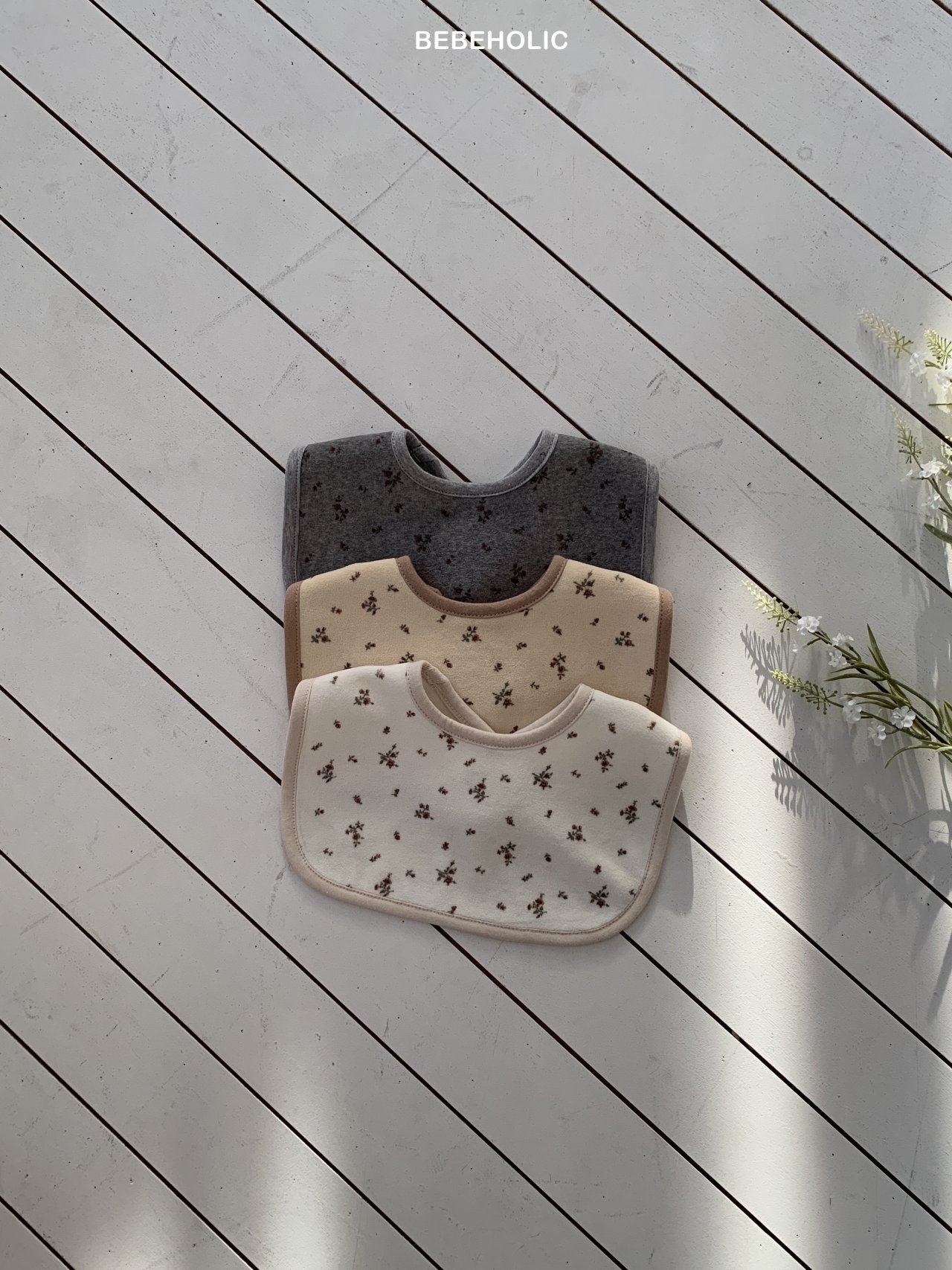 🌸預訂 韓國直送🌸🇰🇷BEBEHOLIC三色標籤碎花圍兜