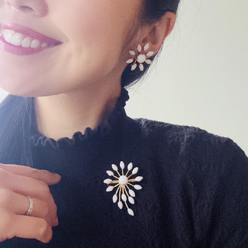 Vintage 1950s Milk Glass Sun-Ray Flower Jewelry Set - Brooch and Stud Earrings (MT1880)