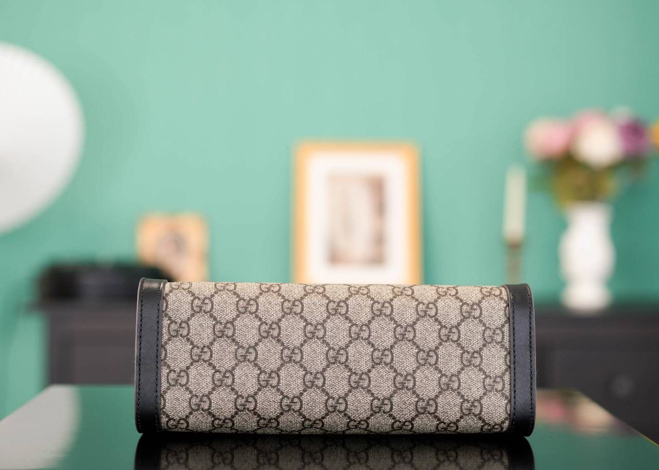 🥯Padlock系列GG小号肩背包 老花黑色 26cm 休闲、随意、有范 且非常大牌的款真的非Padlock这款购物袋不可 通勤风，小号容量也非常OK 包身轻便，非常适合上班族！ 官方款号 498156 尺寸：26x18x10cm