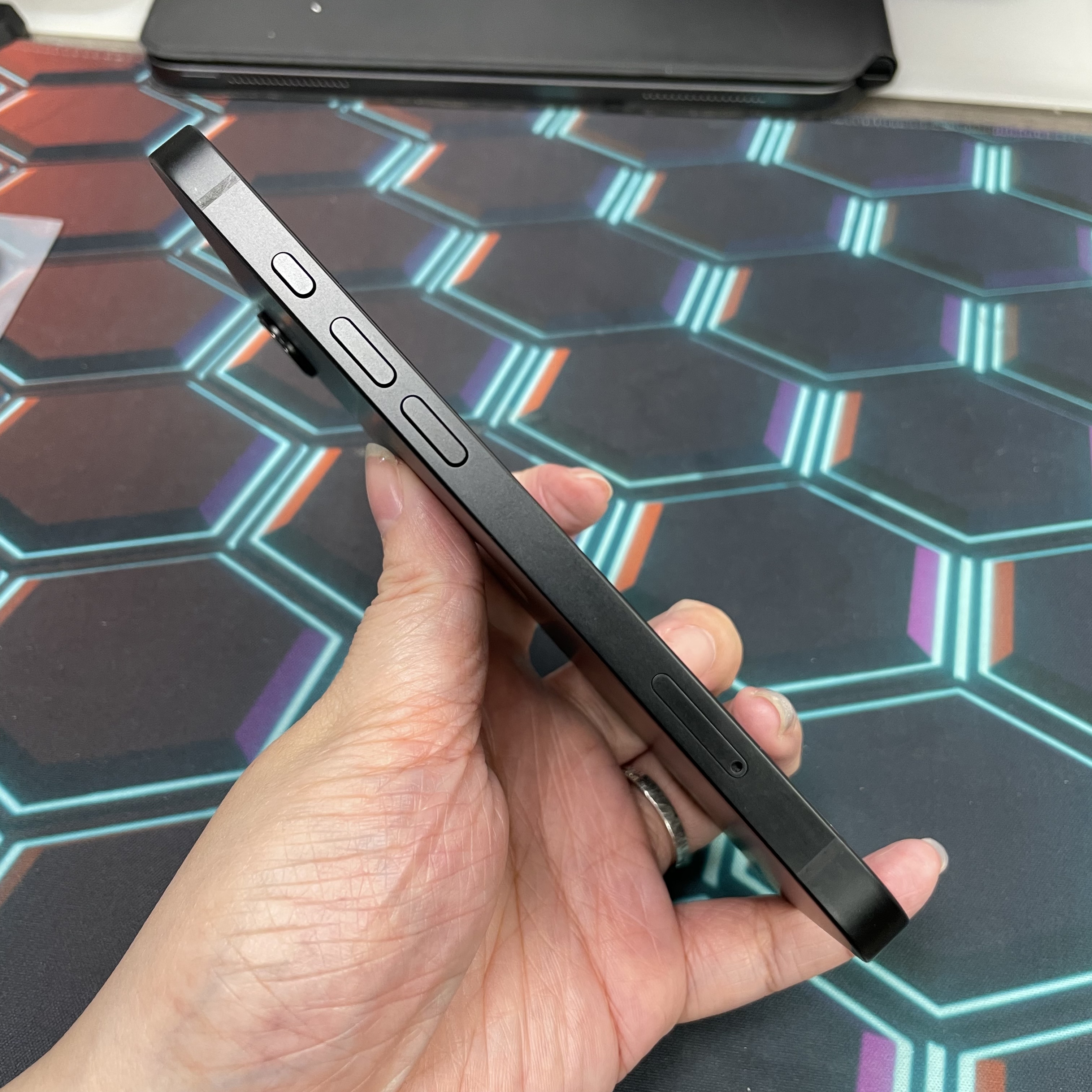 *8127 17e 未使用品 256GB 電100 黑色 black