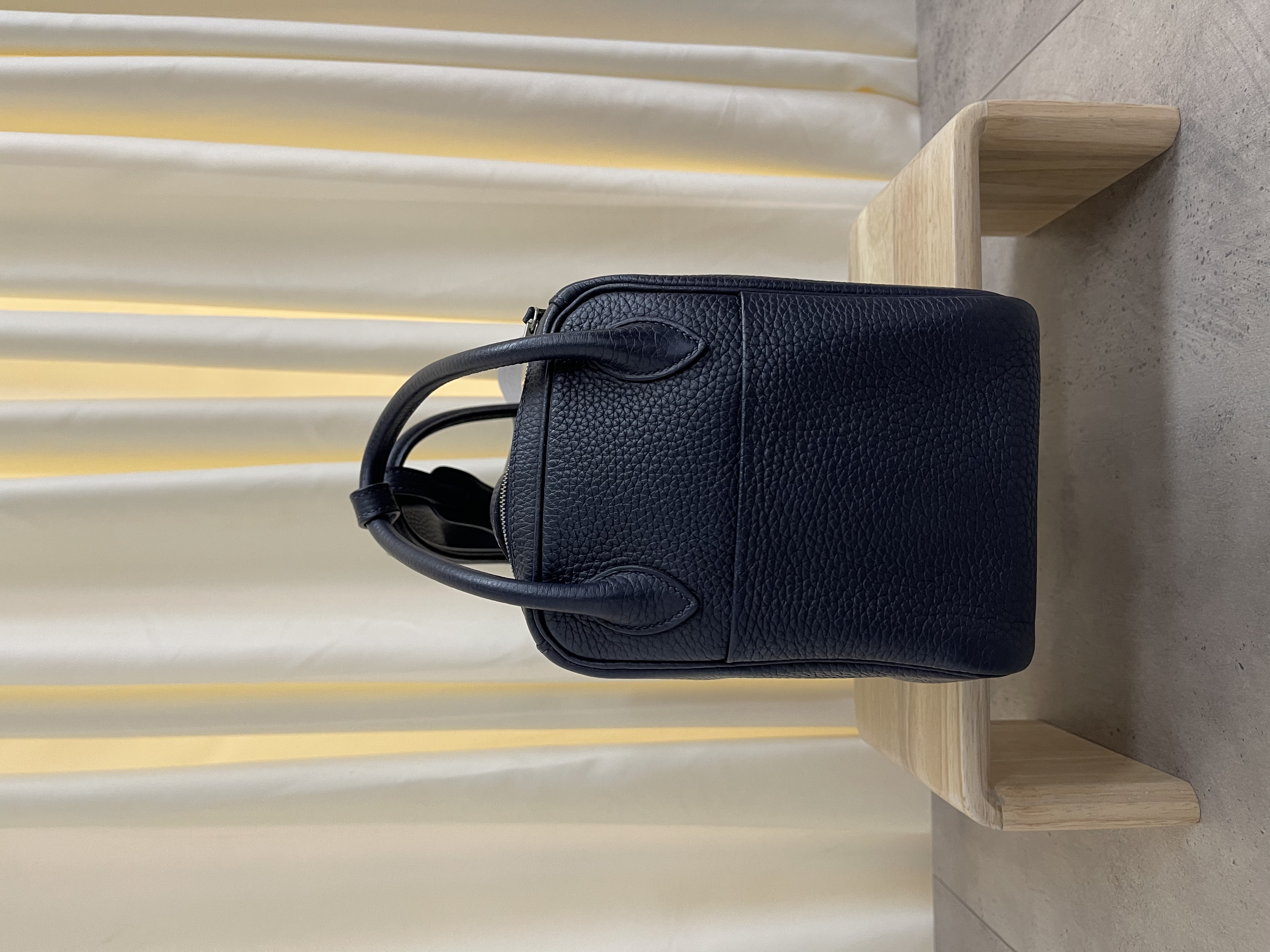 Pre-owned Hermes Lindy 26/ Stamp X/ Product Code: 26012411