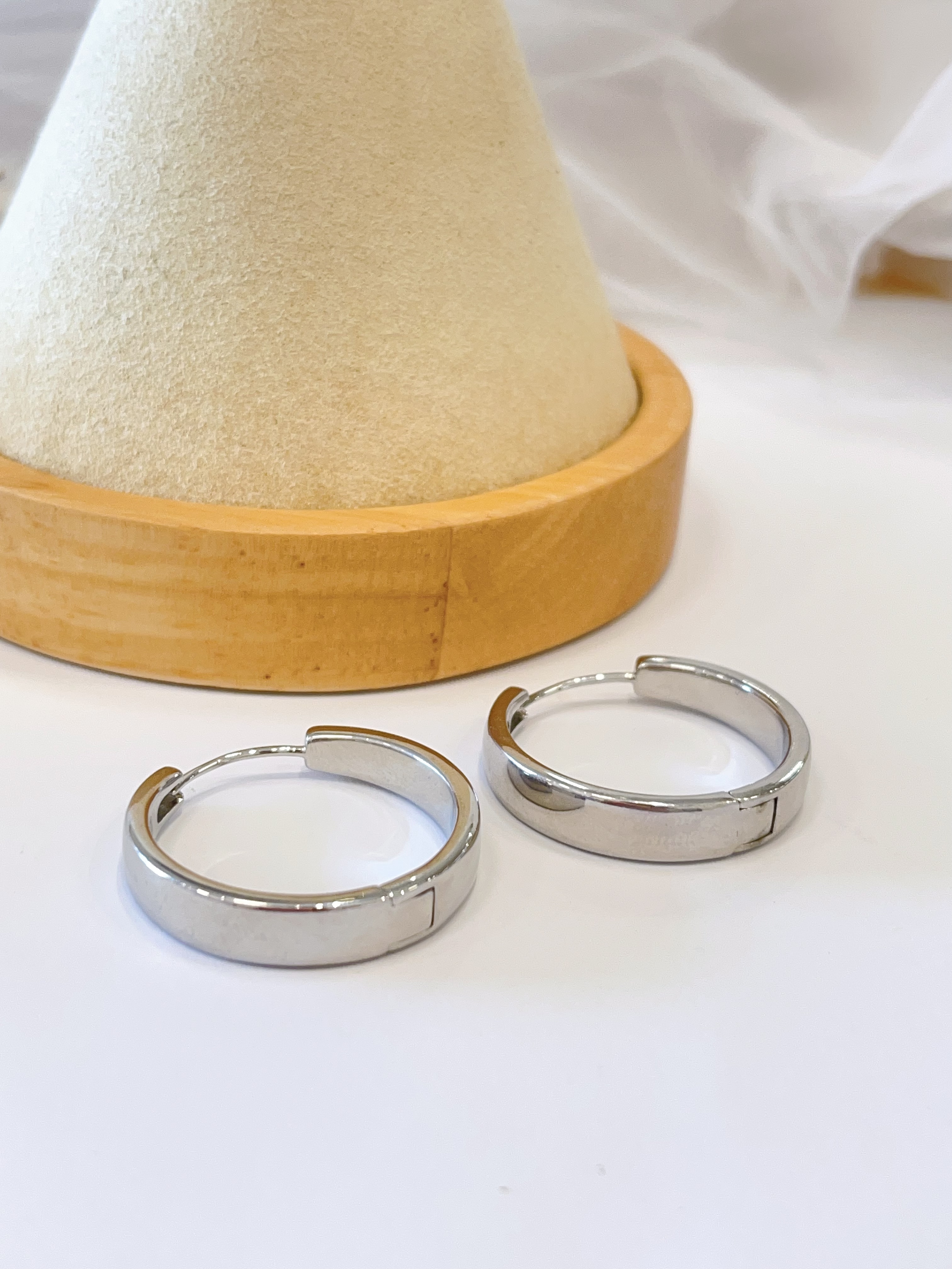 日常也可佩戴的简约素圈耳扣耳环