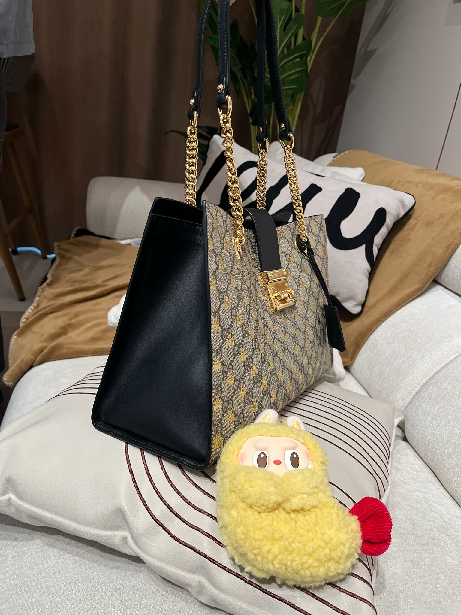 GUCCI PADLOCK GG SUPREME BEE CHAIN SHOULDER BAG  100%Authentic 98%new✅dust bag 