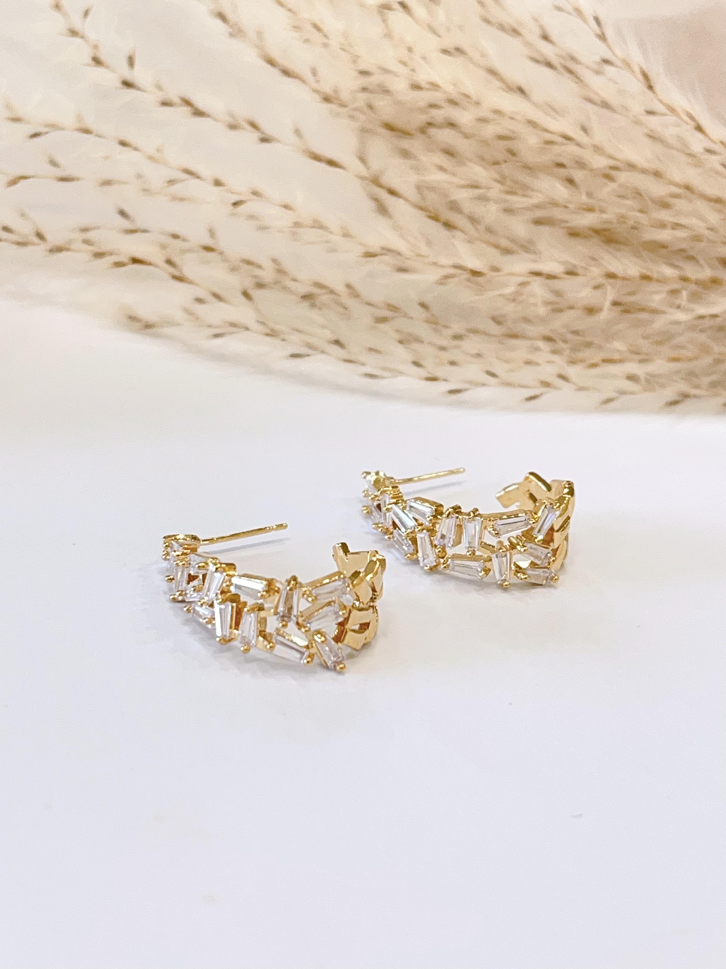 高级感金色不规则锆石设计C字耳环