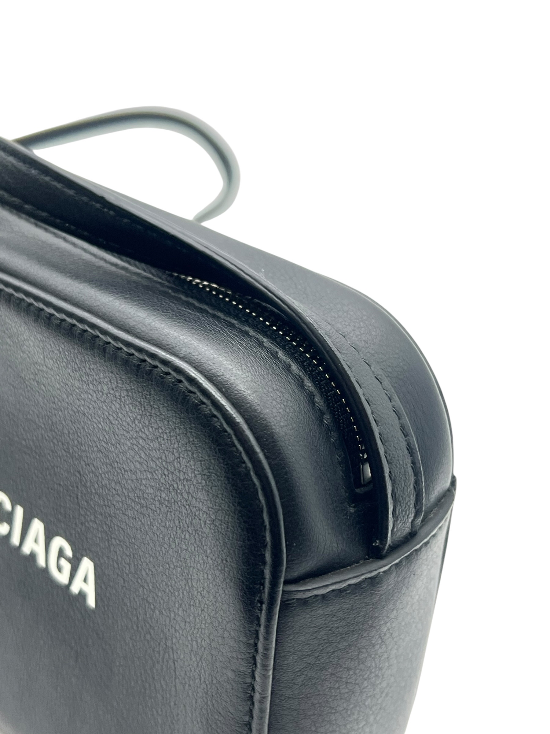 Pre-Owned BALENCIAGA Everyday Camera Bag / Product Code: 061407