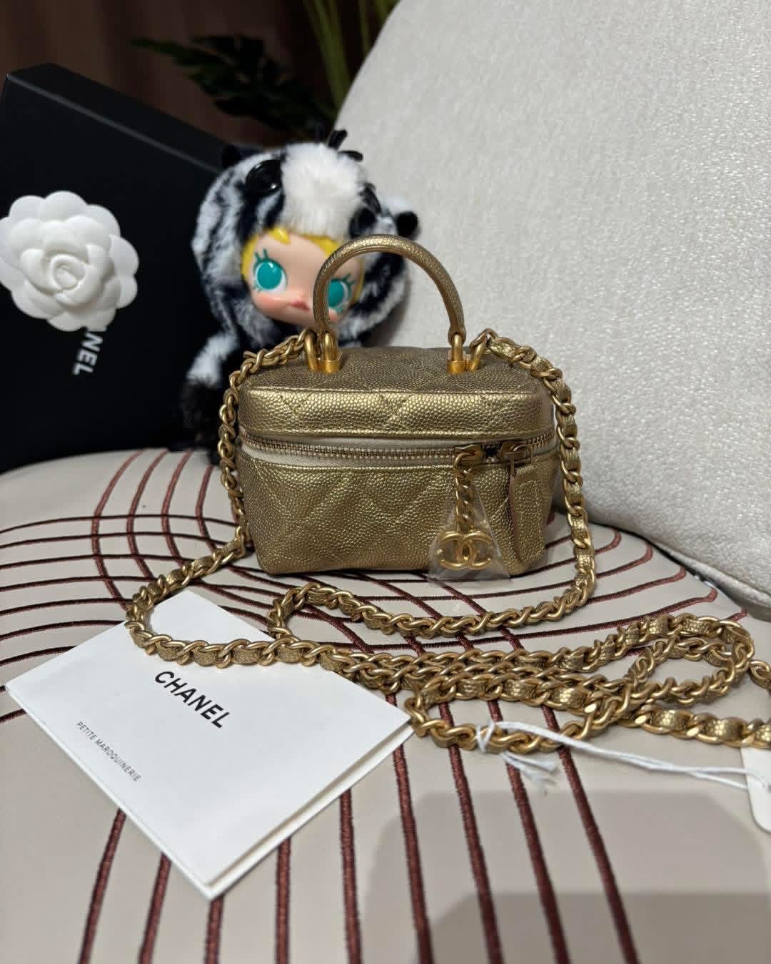 未使用品 Chanel mini vanity with handle 金色限量 100%Authentic ,Unused  ✅CARD✅dust bag✅BOX