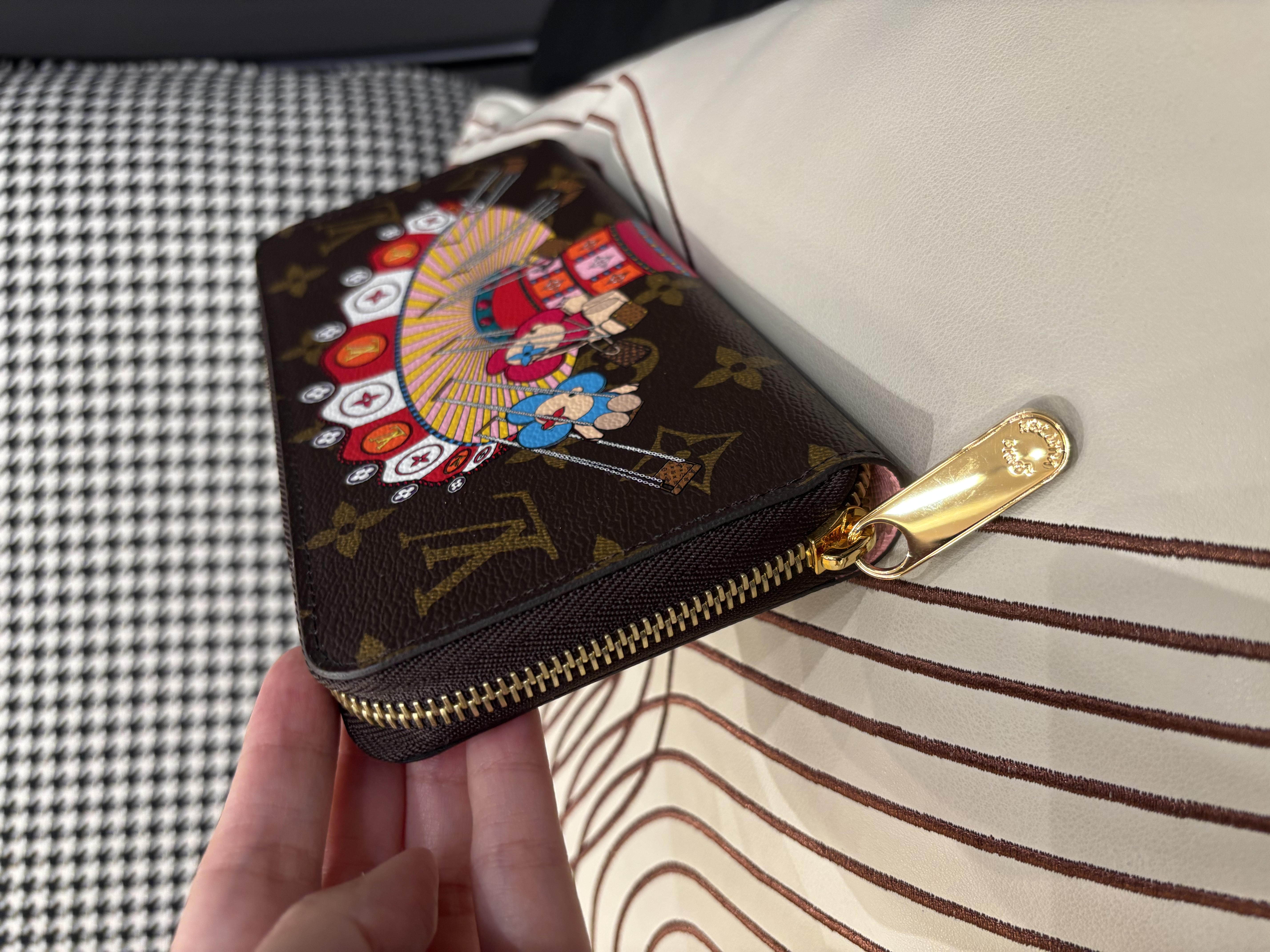Lv long wallet zip wallet 限量版拉鍊長銀包10%Authentic ,unused 全新未使用品 防塵袋✅盒