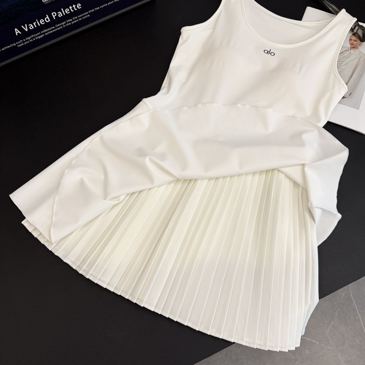 Alo 不規則百褶運動連身裙