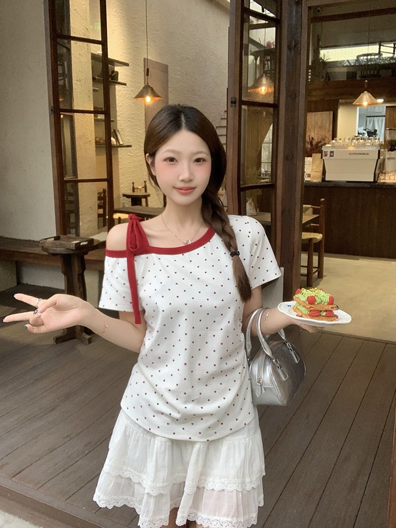 B267(23927) 韩系甜美风斜领撞色单肩绑带红边爱心波点灰白上衣 