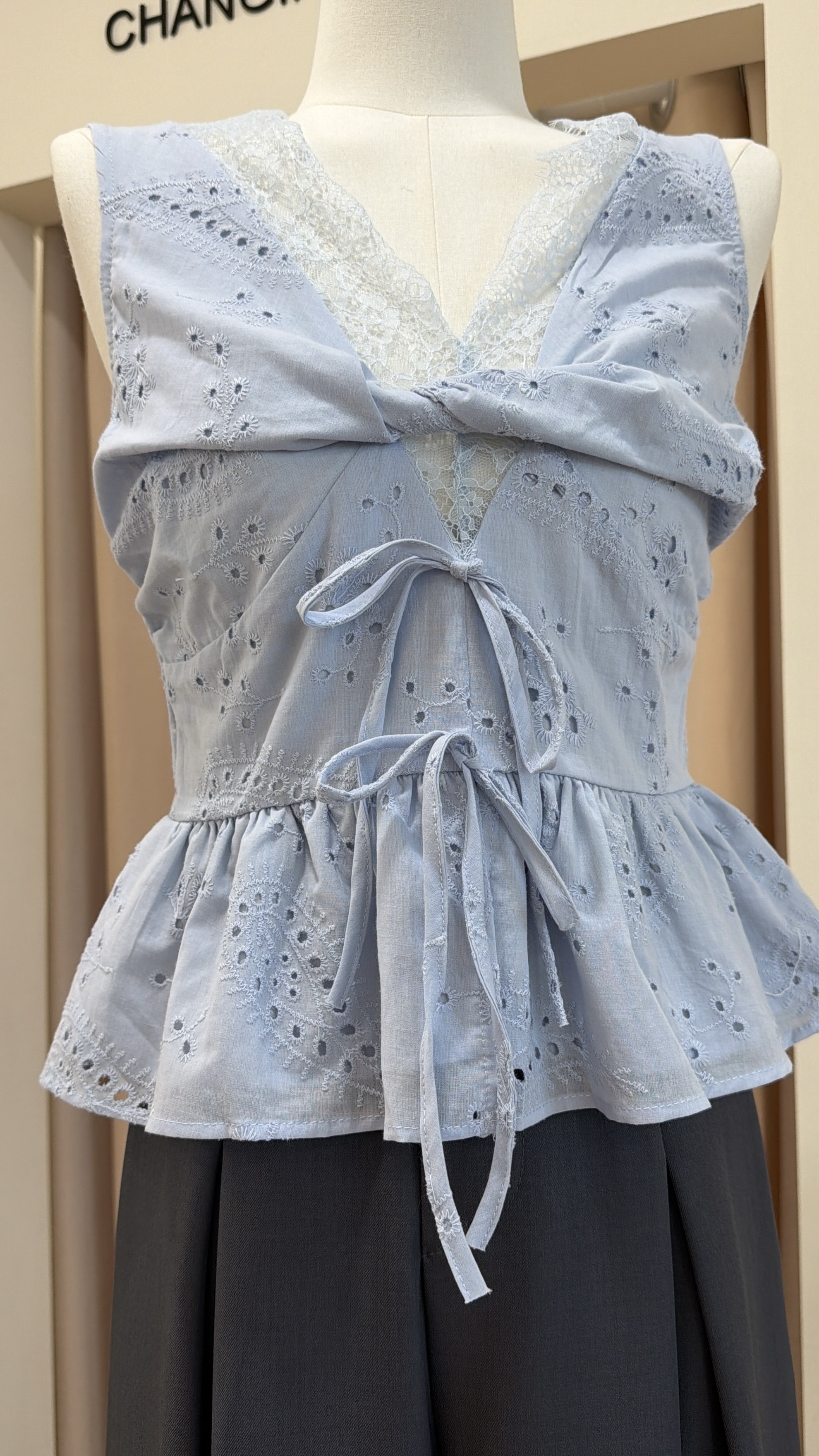 W8467无袖蕾丝上衣