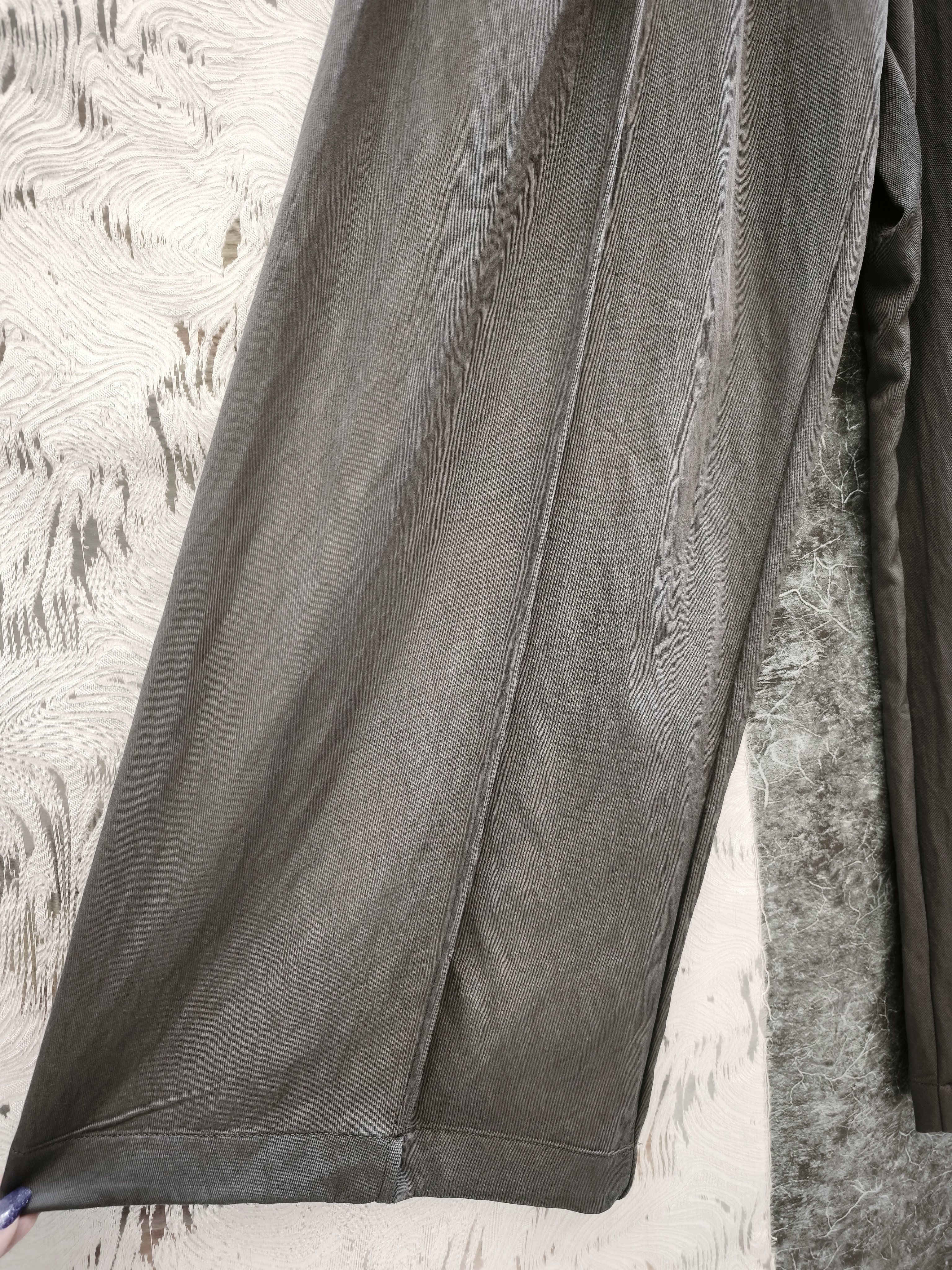 前骨簿料直筒褲