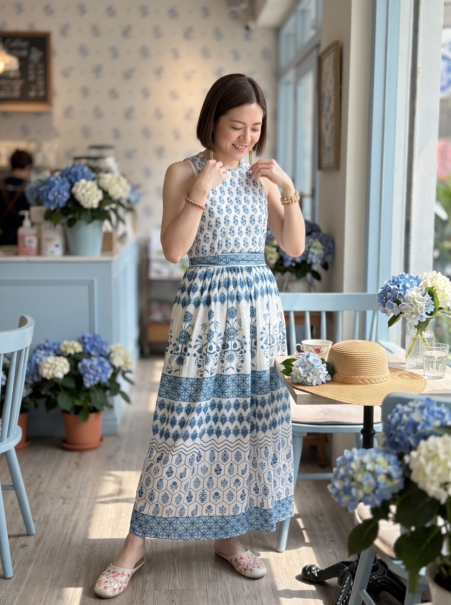 2905 White x Blue Halter Sleeveless OP