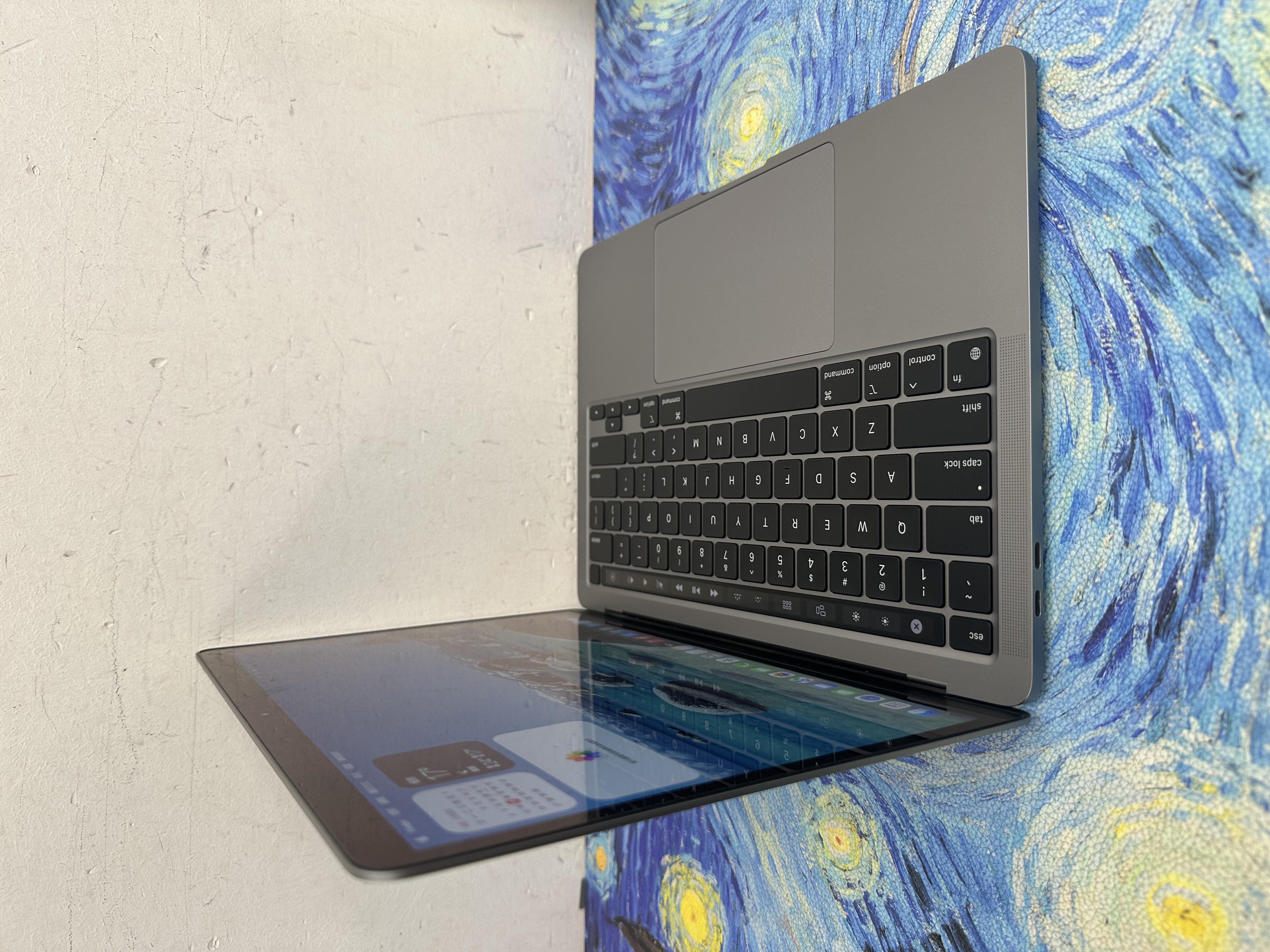 #6147 Apple MacBook Pro/APPLE Retina/M2 CPU/8GB Ram/512GB SSD/Touch ID/Touch Bar/13.3吋Mon/ Laptop / Notebook /文書機/ Movie / Netflix / Disney+ / MacBook M2 Pro 