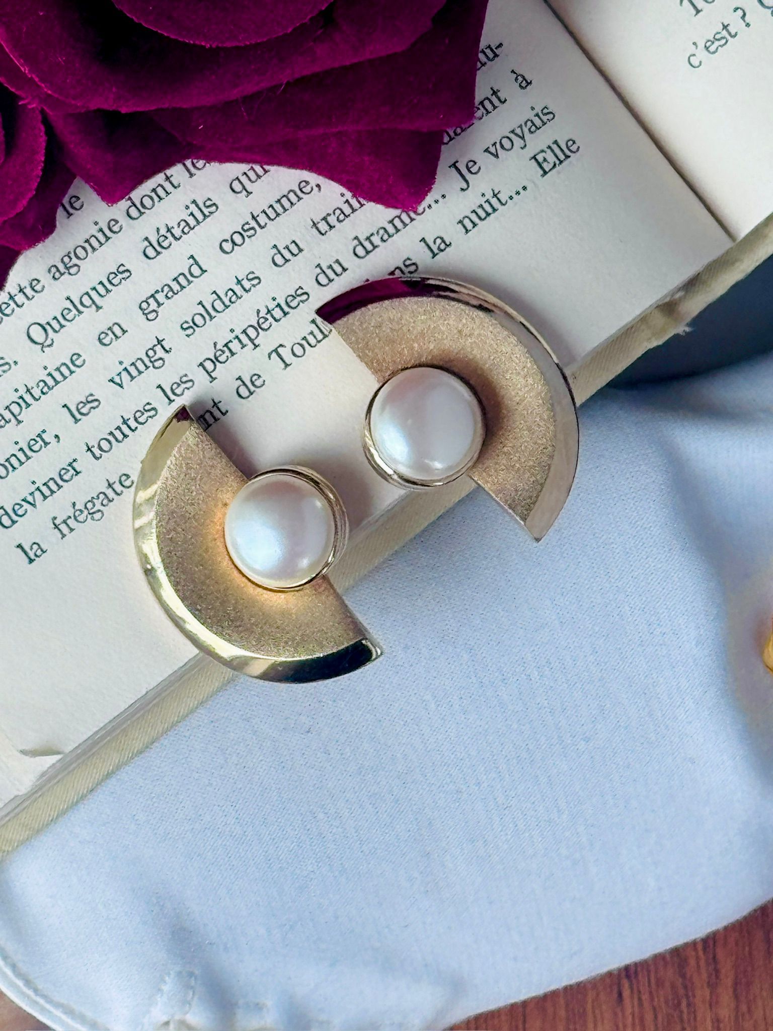 Vintage C.a. 1960-70s "Keyes" Pearl Brush Gold Clip Earrings (MT2589-5)