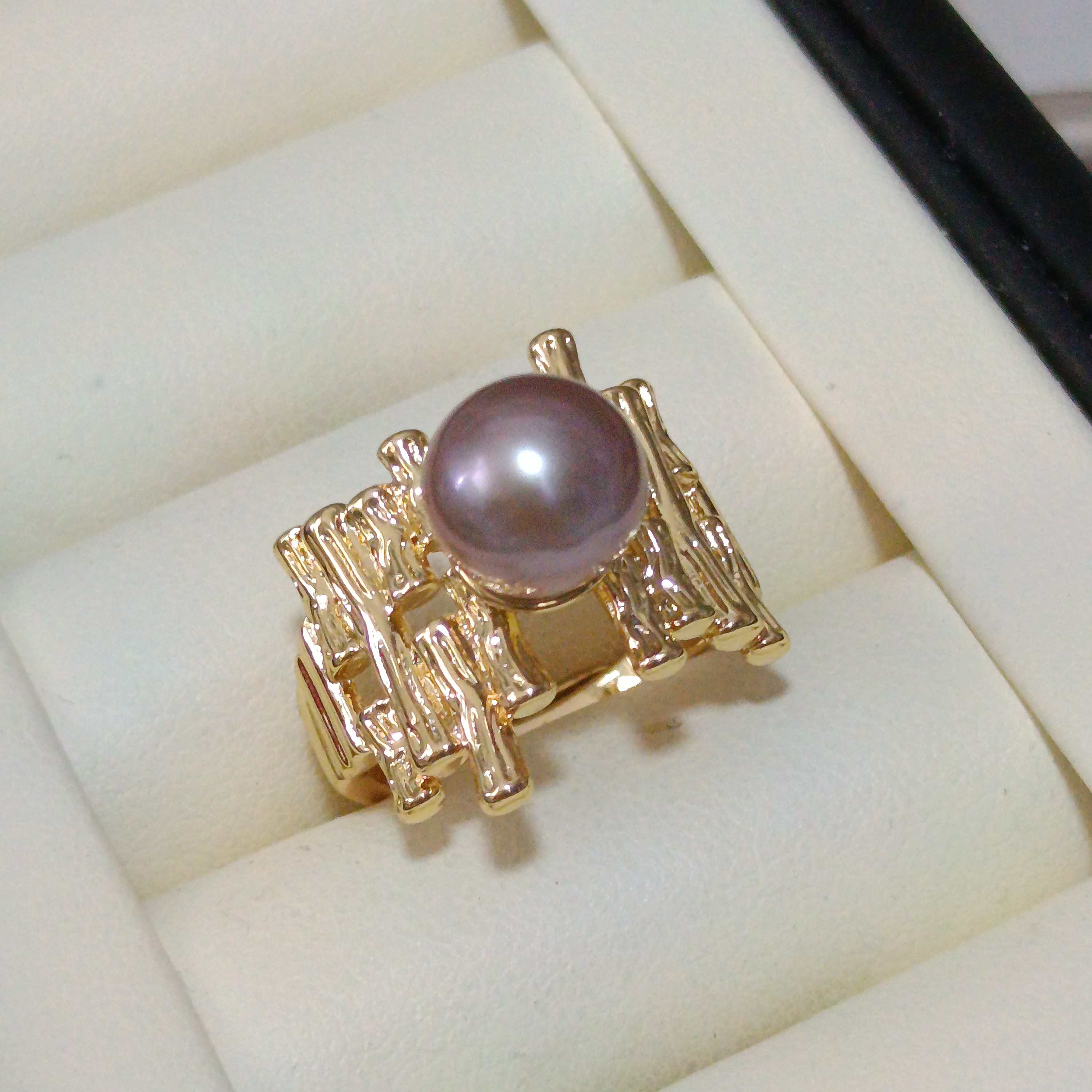 特價品‼️正圓極強光愛迪生啡紫色珍珠注金開口戒指