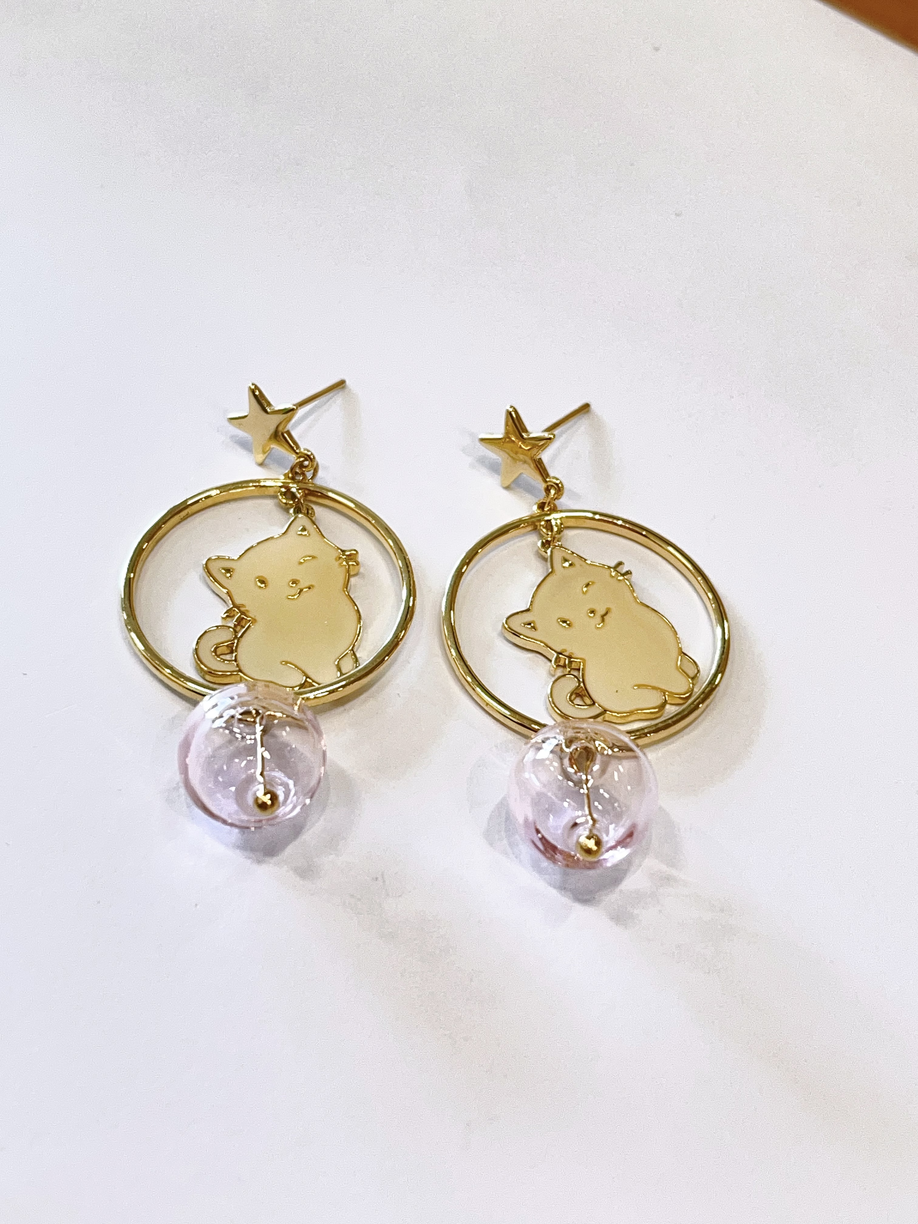 小猫加上透明球耳环