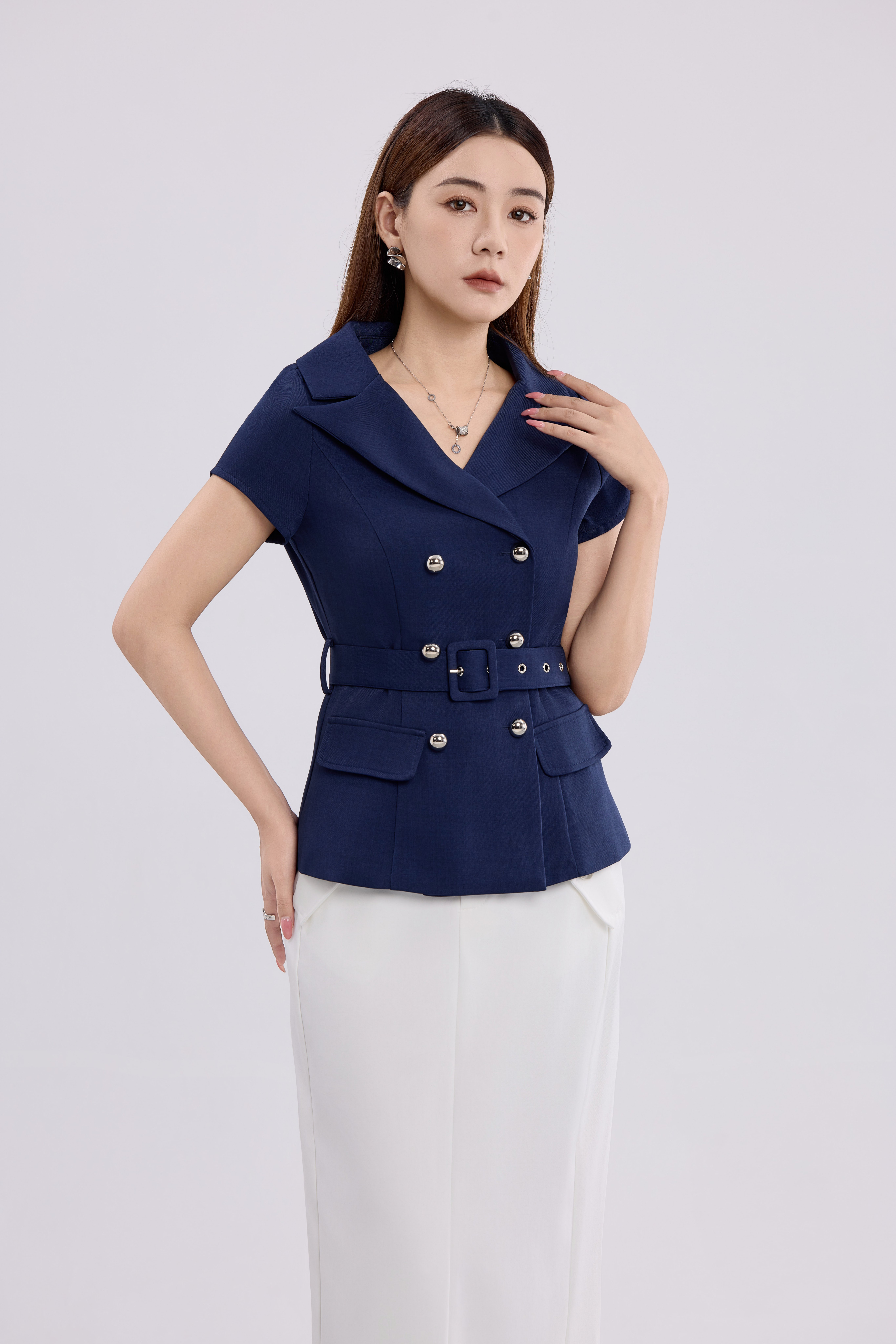 10141329 Monroe Belted Double-Breasted Blazer Top Product Description： A sophisticated statement piece inspired by classic power dressing, the Monroe Belted Double-Breasted Blazer Top
