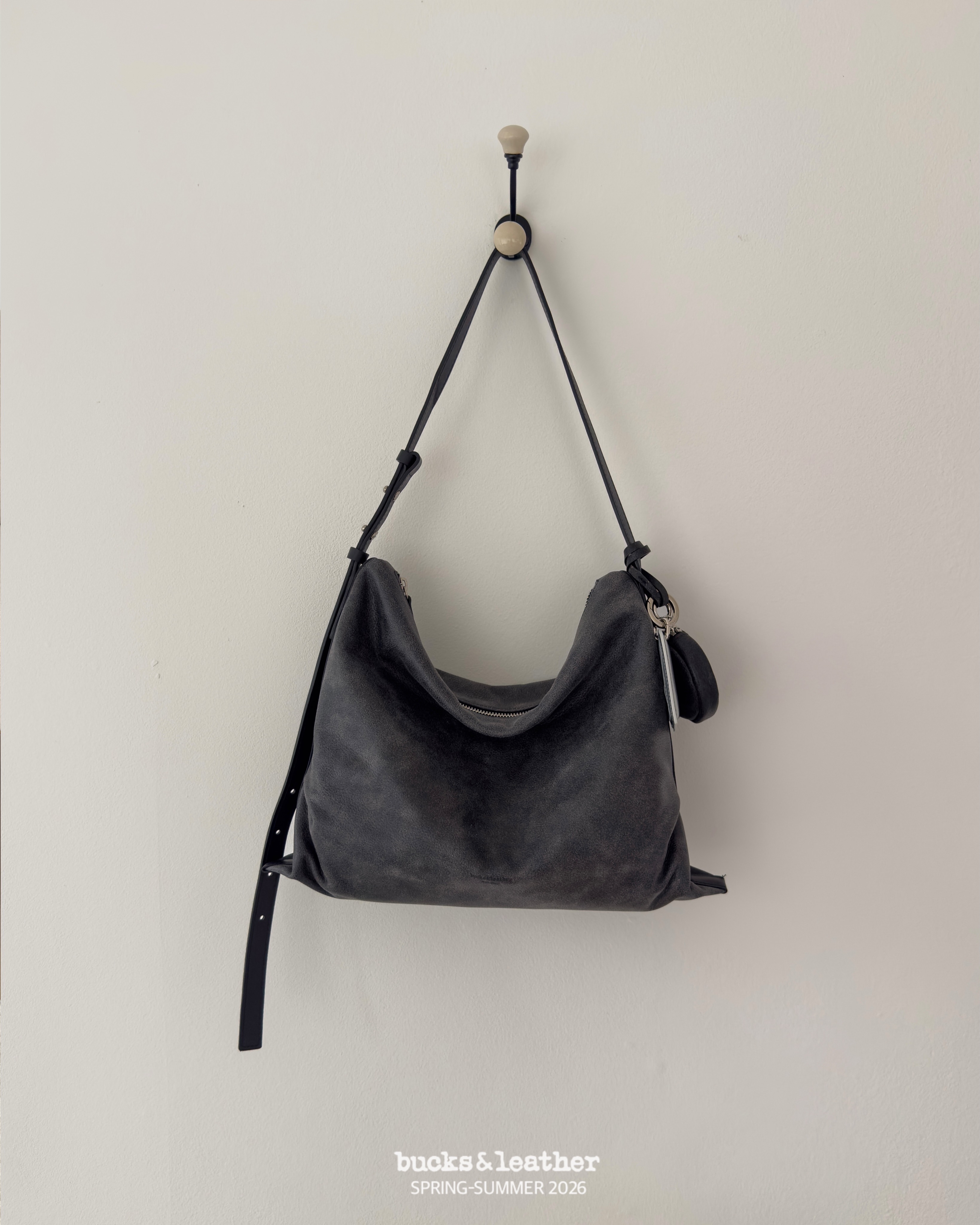 預購_牛皮亮面 / 石洗荔枝紋Day Shoulder (L) By Bucks & leather