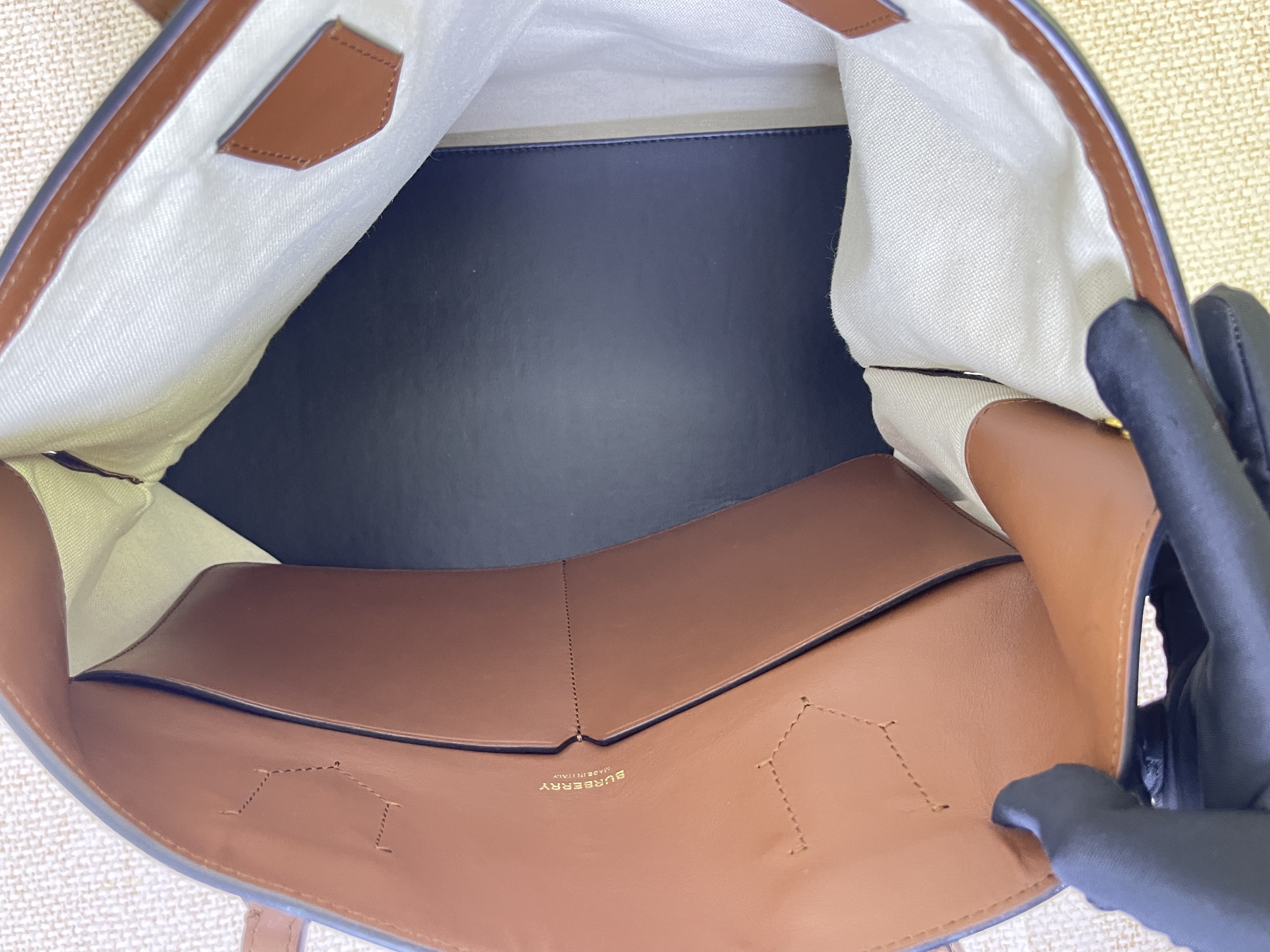 Pre-owned Burberry Tote Bag/ Product Code: 26030707