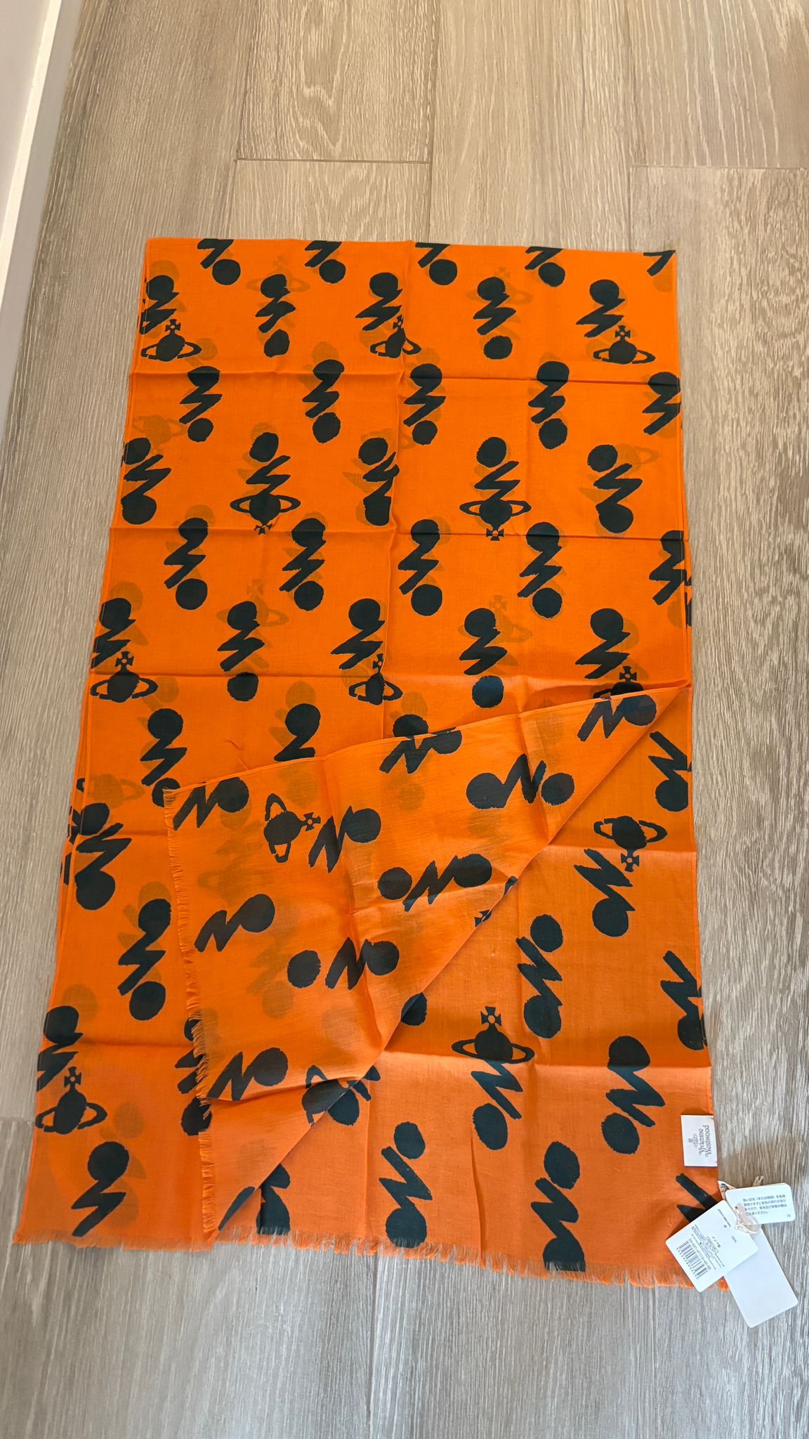 現貨 Vivienne Westwood  輕綿肩巾