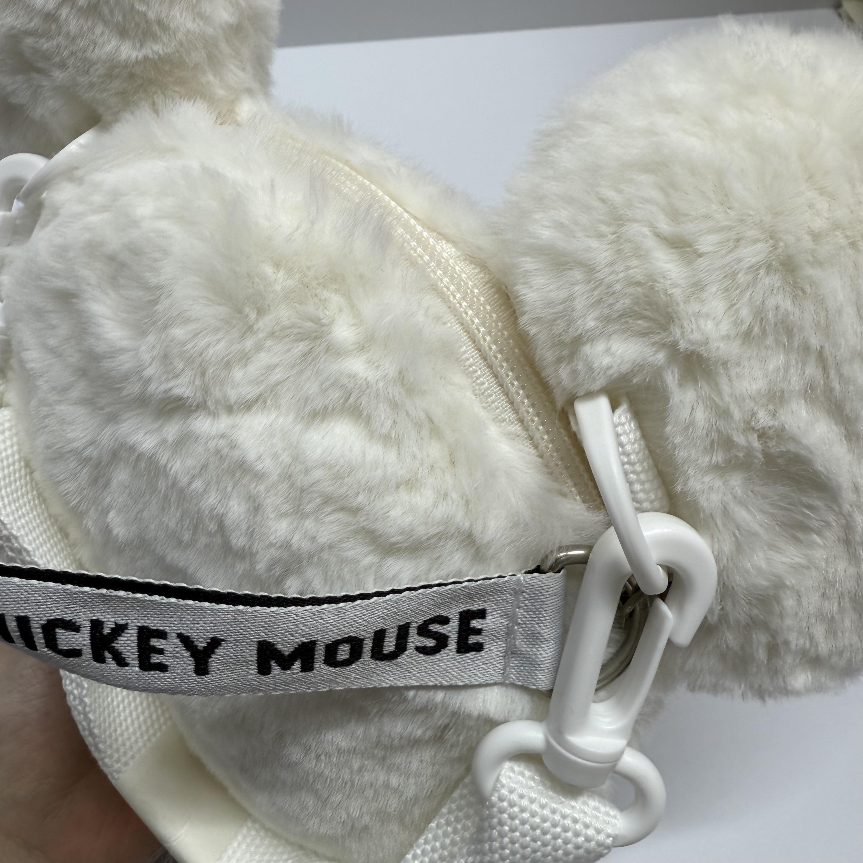 現貨 樂園限定 Mickey 白色毛毛斜孭袋