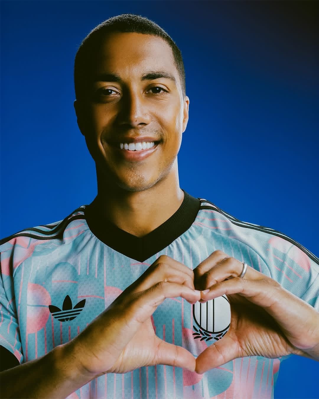 🧊揉合經典復古與現代美學 Adidas Belgium 比利時 2025-26 作客球員版球衣 (可加印字章) JM8382