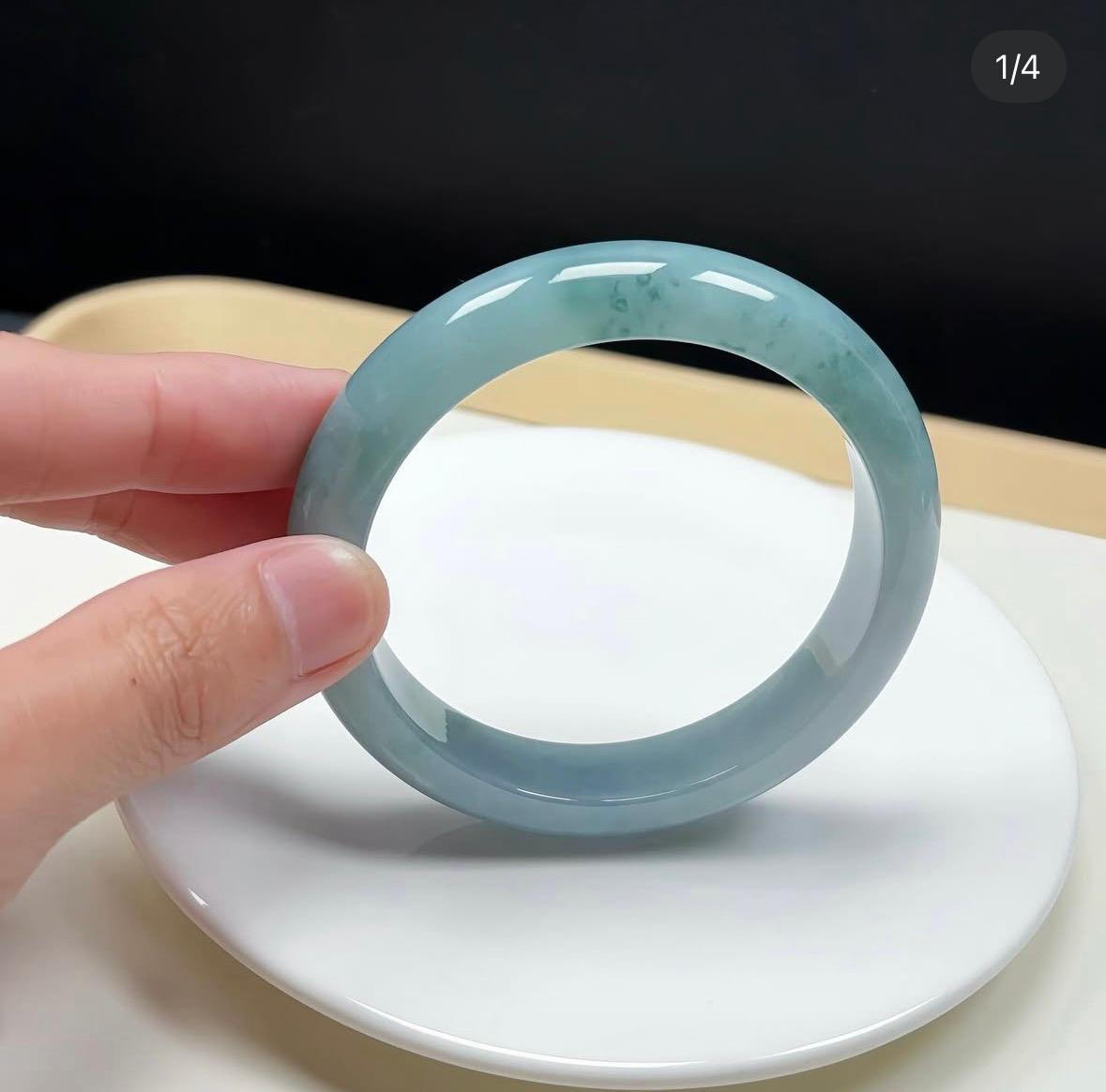 57mm 滿綠飄花翡翠福鐲(附送香港鑑定證書）