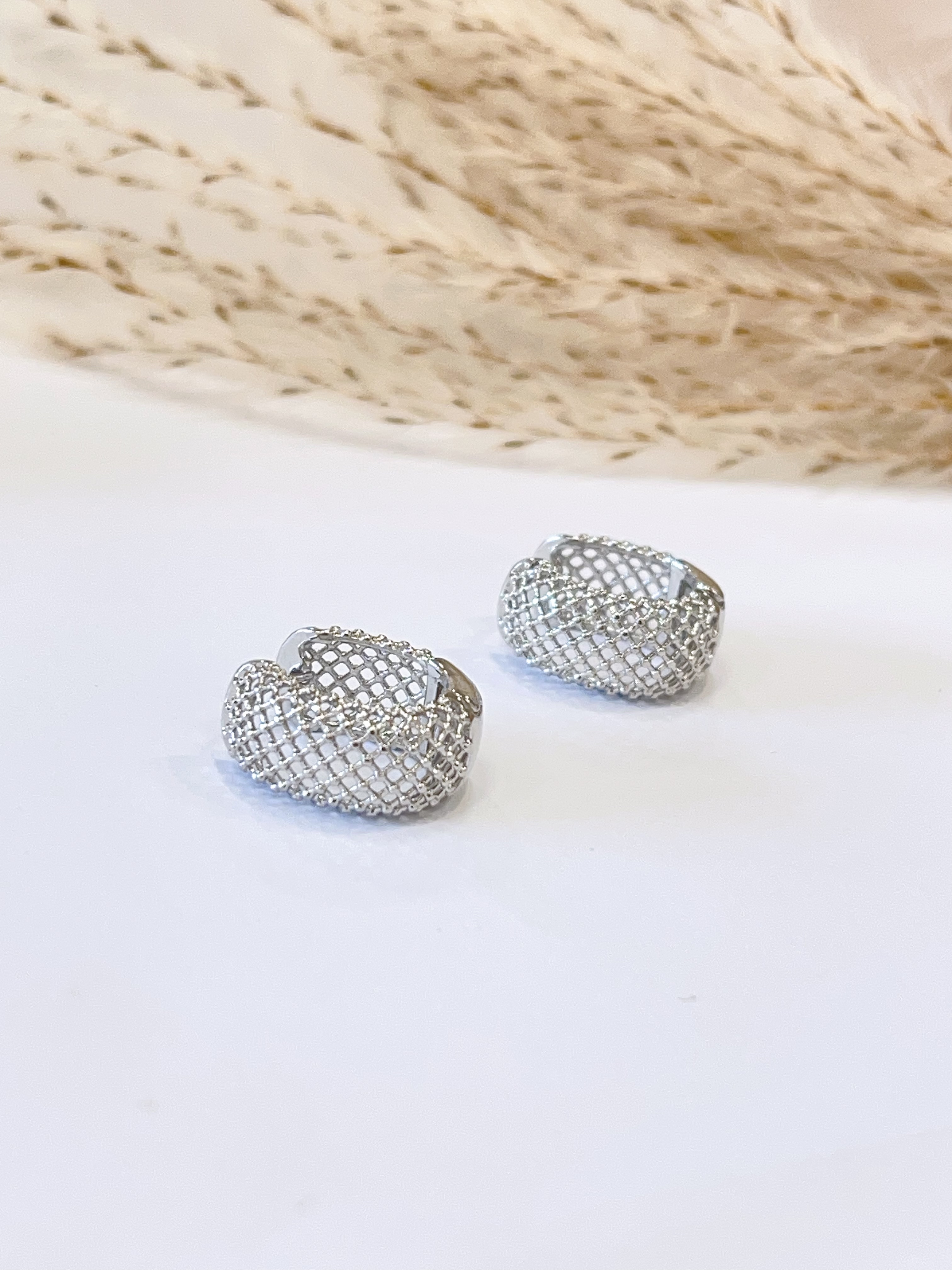 银色编织镂空圆形耳扣耳环