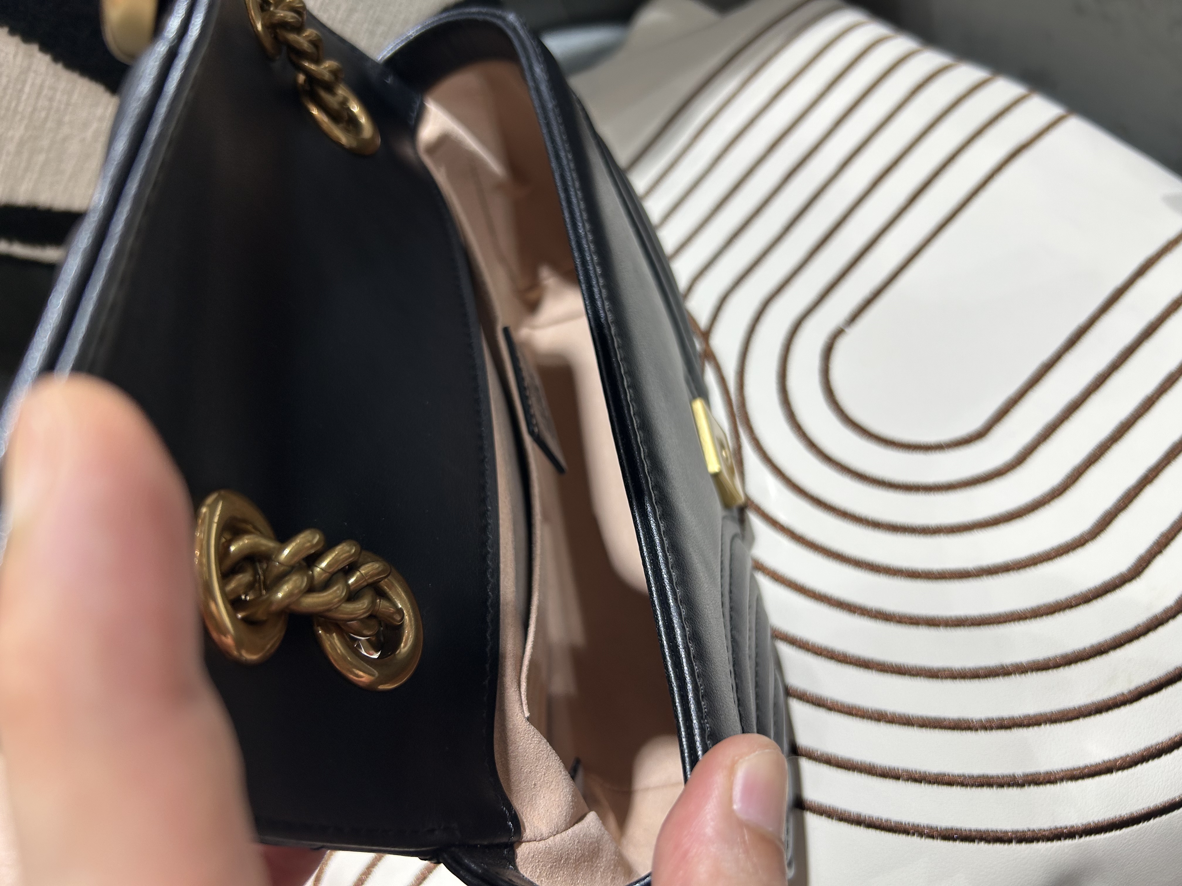 GUCCI GG MARMONT Shoulder Bag FLAP BAG 黑色牛皮金扣446744 100%Authentic, 95%New ✅Dust bag
