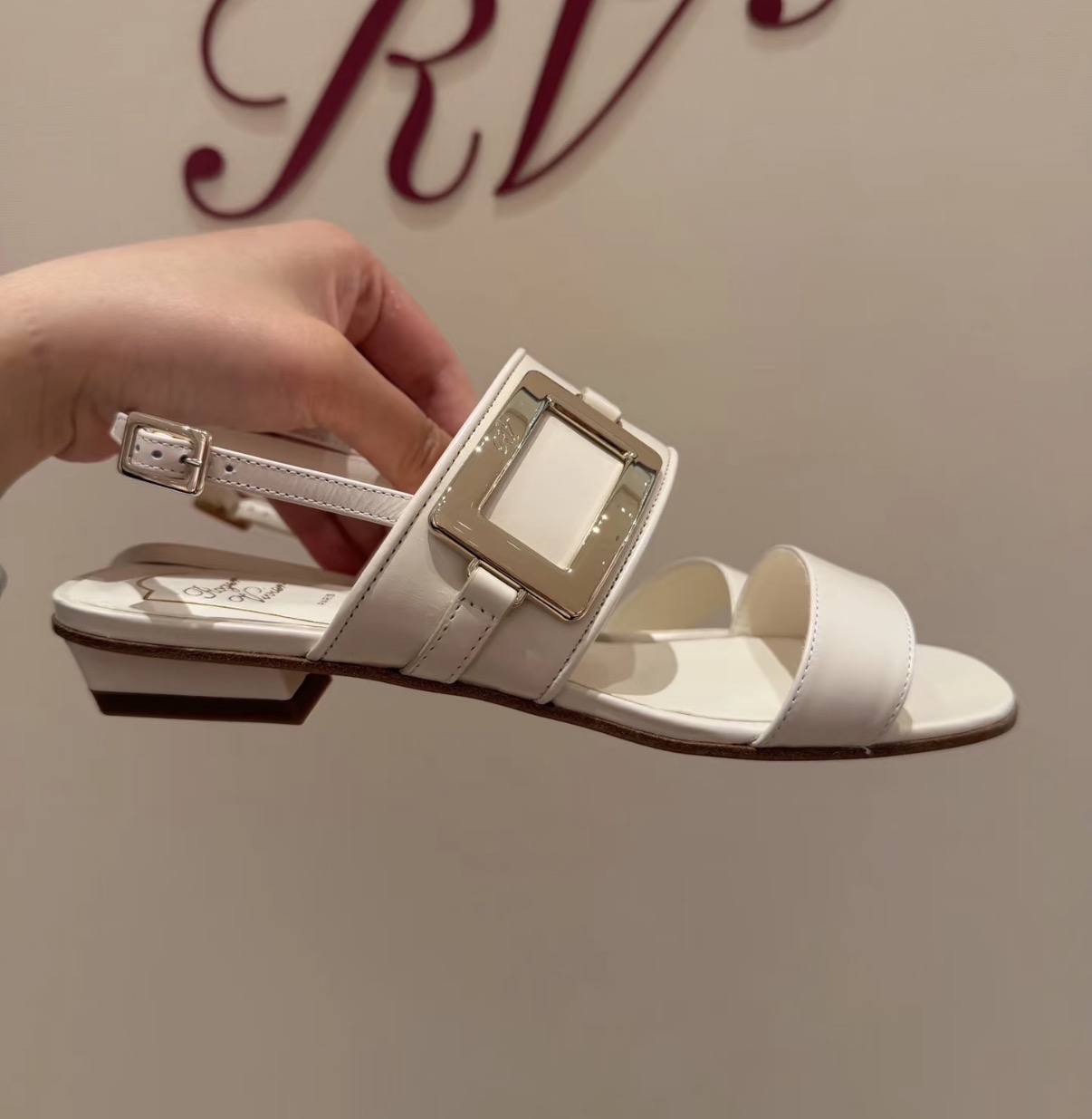 限時優惠✨新款🆕訂貨🍒RV Belle 白色方扣2.5cm sandal  Size 37.5/38.5/39/41 only