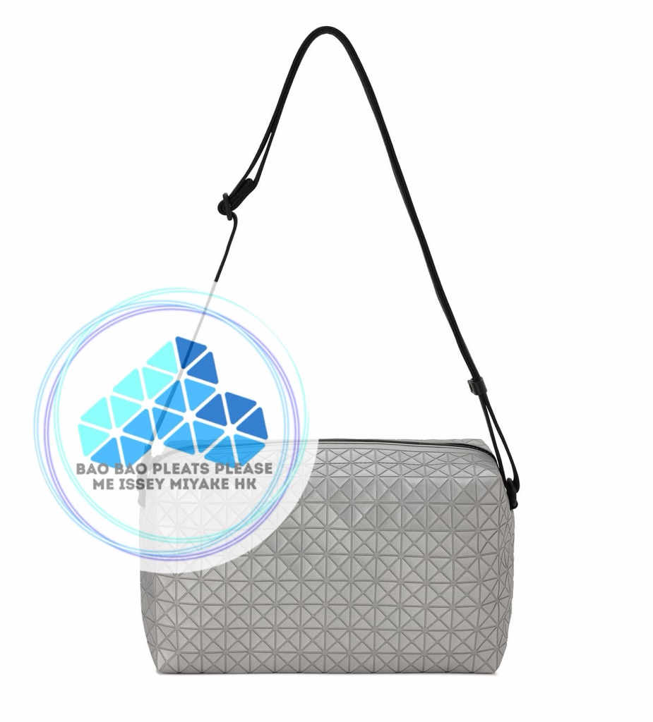 Kuro 相機包型斜孭袋反光銀色saddle crossbody bag Reflector silver 