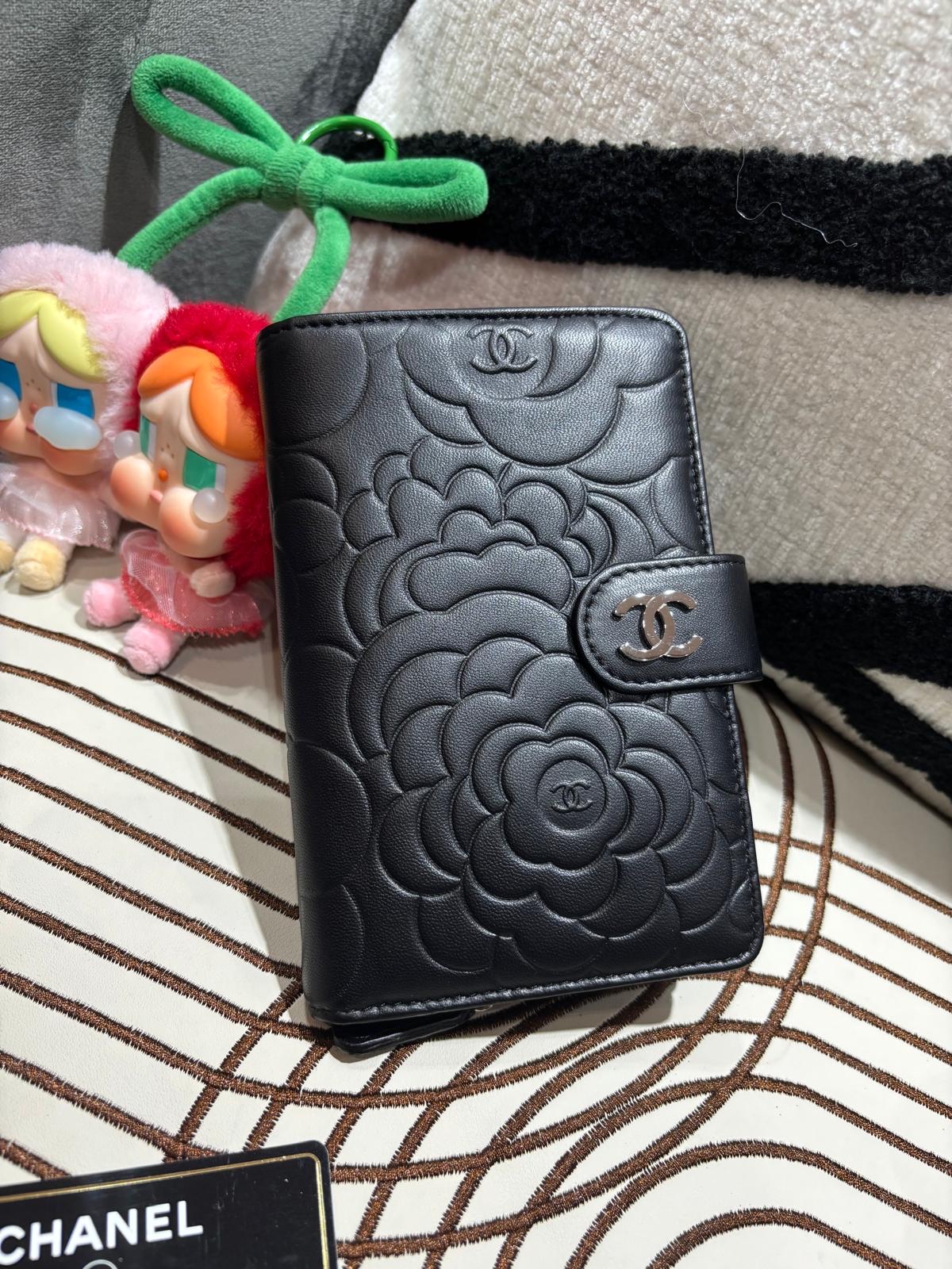 CHANEL Camellia Short Wallet 黑色小羊皮山茶花壓紋短銀包 100%Authentic, 98%New ✅17card ✅box
