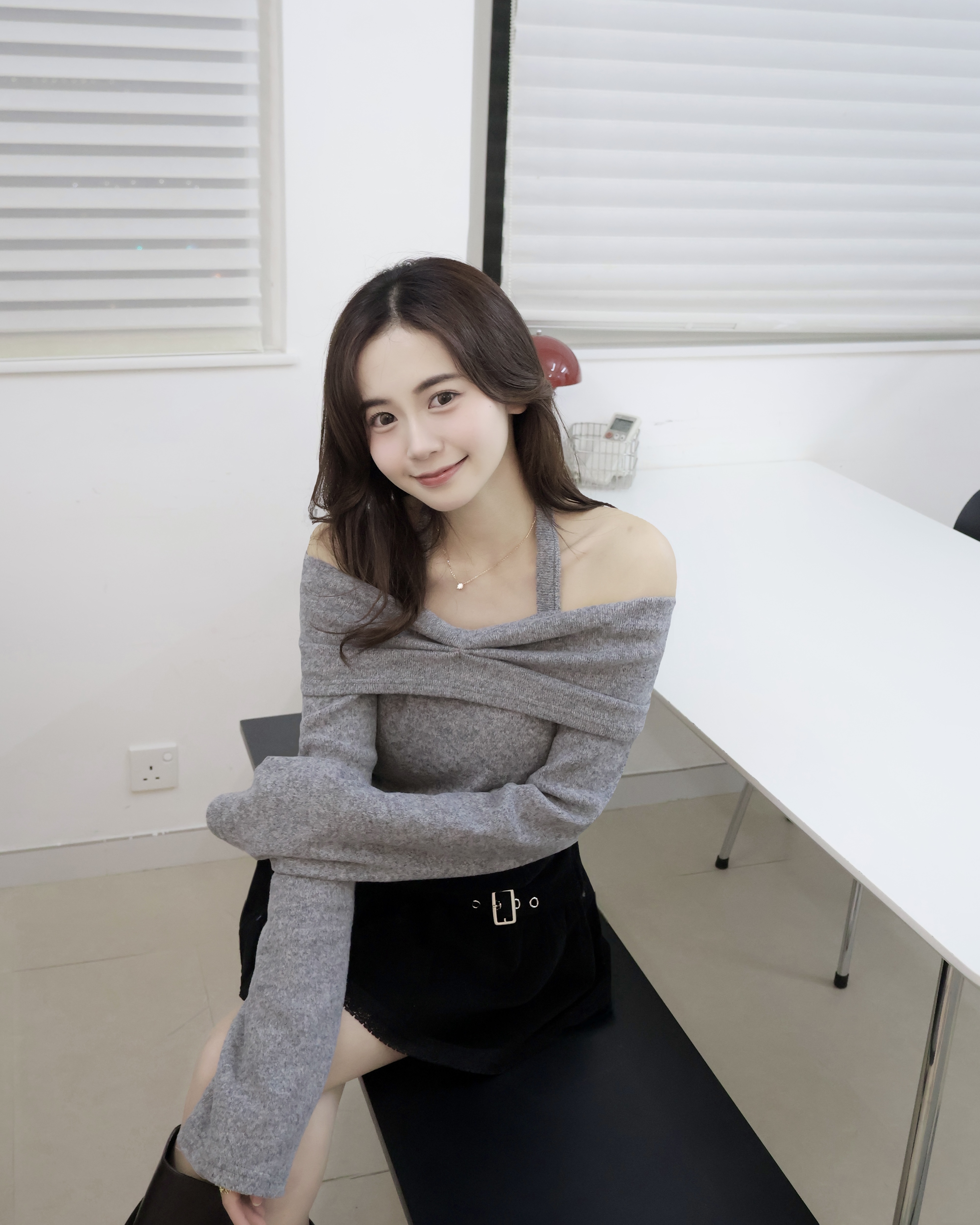 【 熱賣超過200件🧧❣️棉花糖觸感！皺褶倒V露肩上衣❤️‍🩹】Mochi Crinkled Off Shoulder Top(四色入)