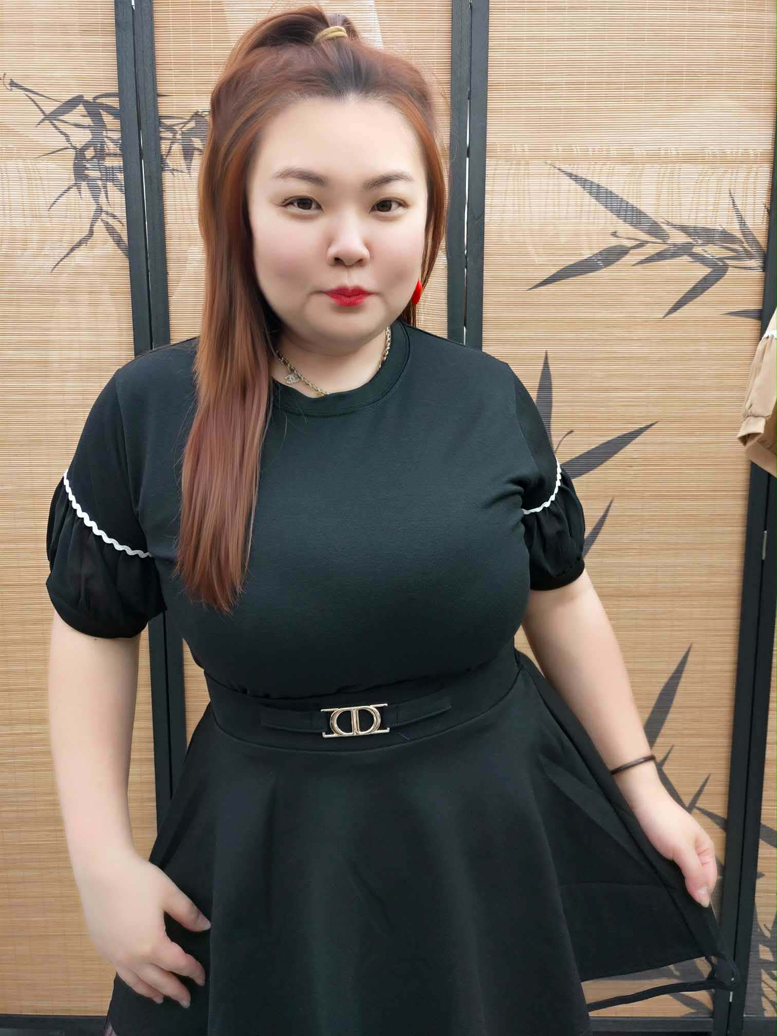 DDE13 K20008 袖子设计款单色上衣