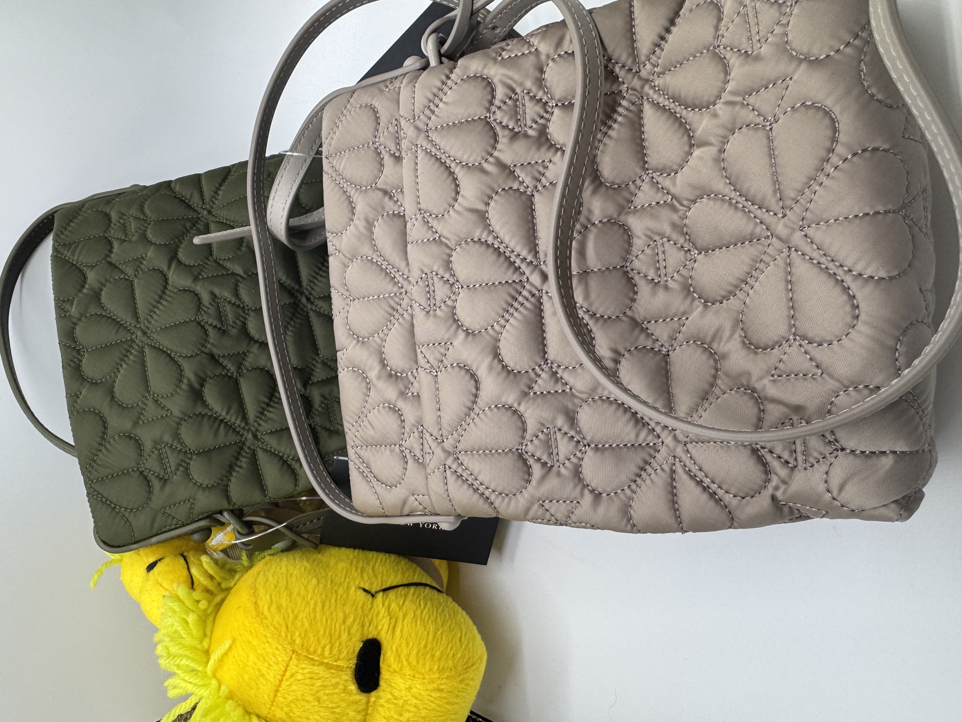 ✈️🇺🇸🇨🇦Kate Spade 四葉草🍀圖案輕巧嘅小袋現貨🤩🤩