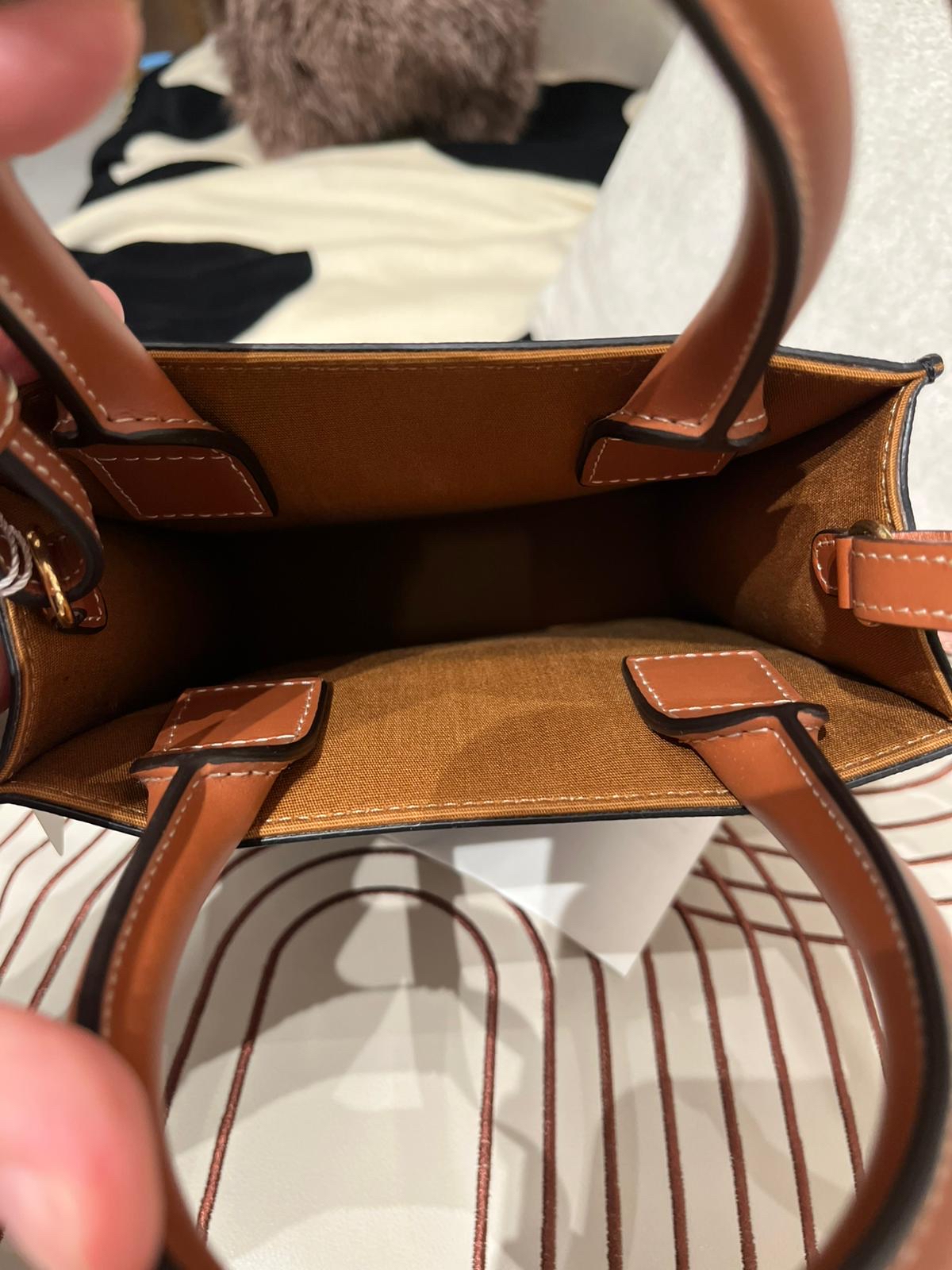 未使用品 Celine mini vertical cabas Tan 100%Authentic, Unused ✅澳門專門店收據23✅Dust bag