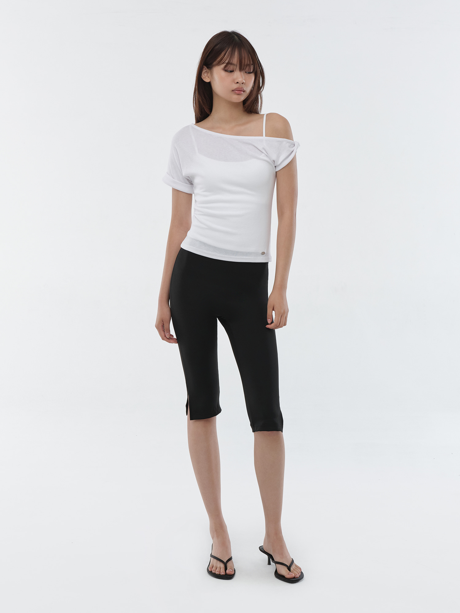 【氣質美感One Shoulder Top】預購_Flow Unbalanced Cropped T-shirt by Conch
