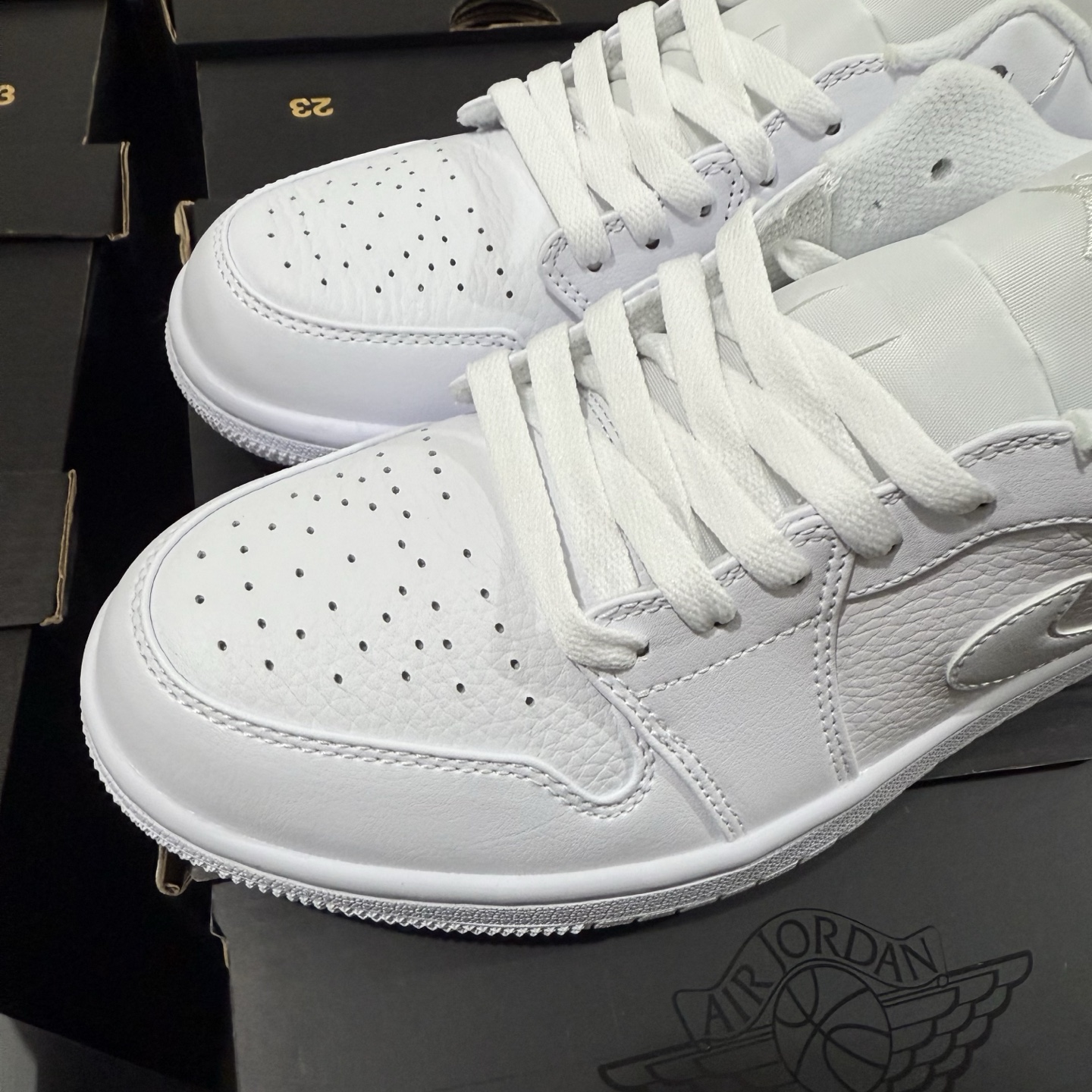 Nike Air Jordan 1 Low "Triple White" 553558-111