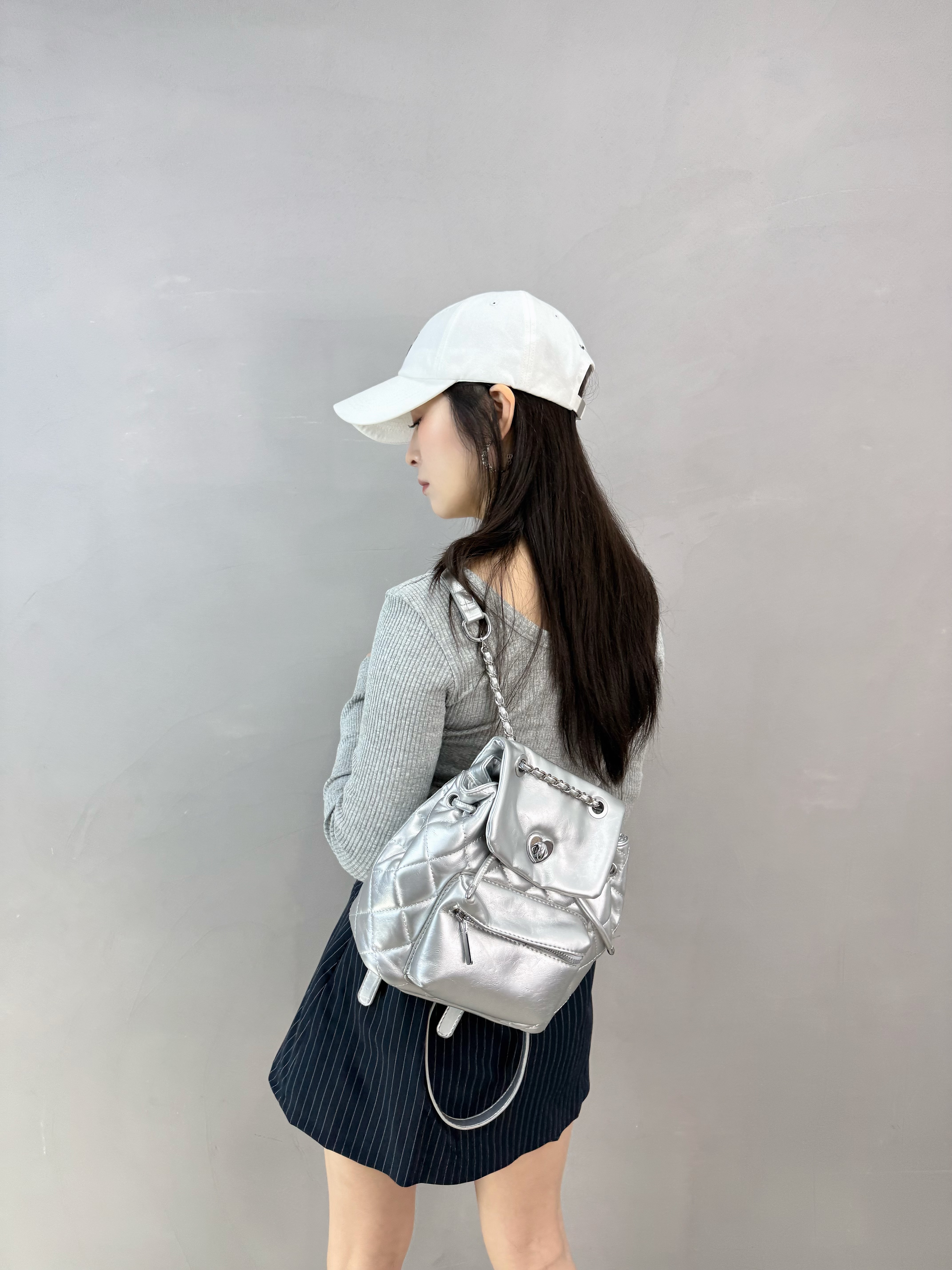 H67 銀扣U領短Tee