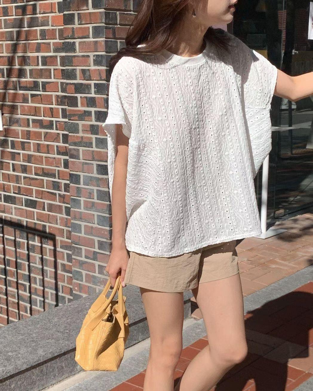 淨色通花蕾絲top