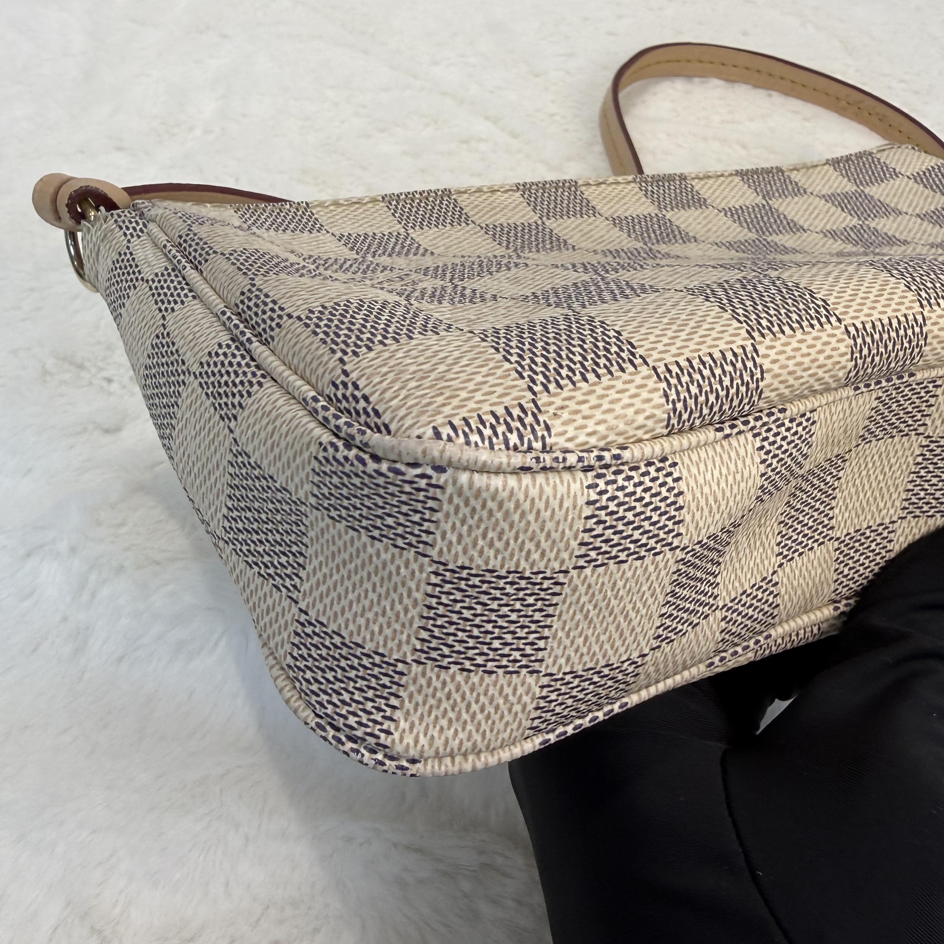 LV/路易威登 麻將包 Damier Azu帆布 白棋盤格腋下包 20年編碼 經典款時尚女士單肩包