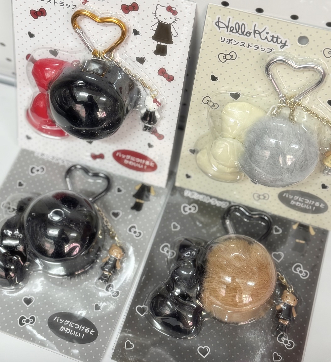 現貨｜hello kitty 26年新品 心心扣毛毛球吊飾💌