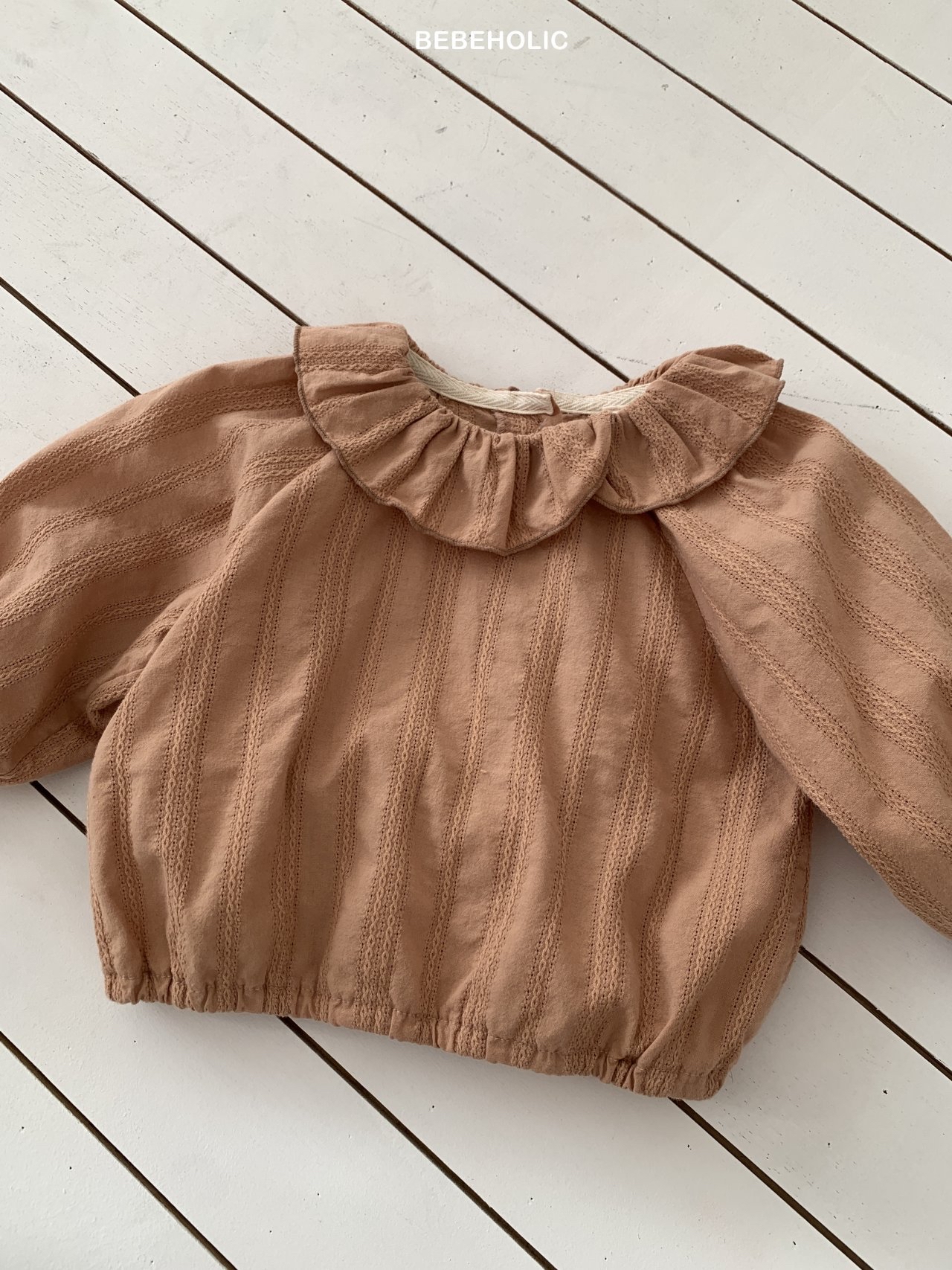 🌸預訂 韓國直送🌸🇰🇷BEBEHOLIC兩色提花荷葉領長袖上衣