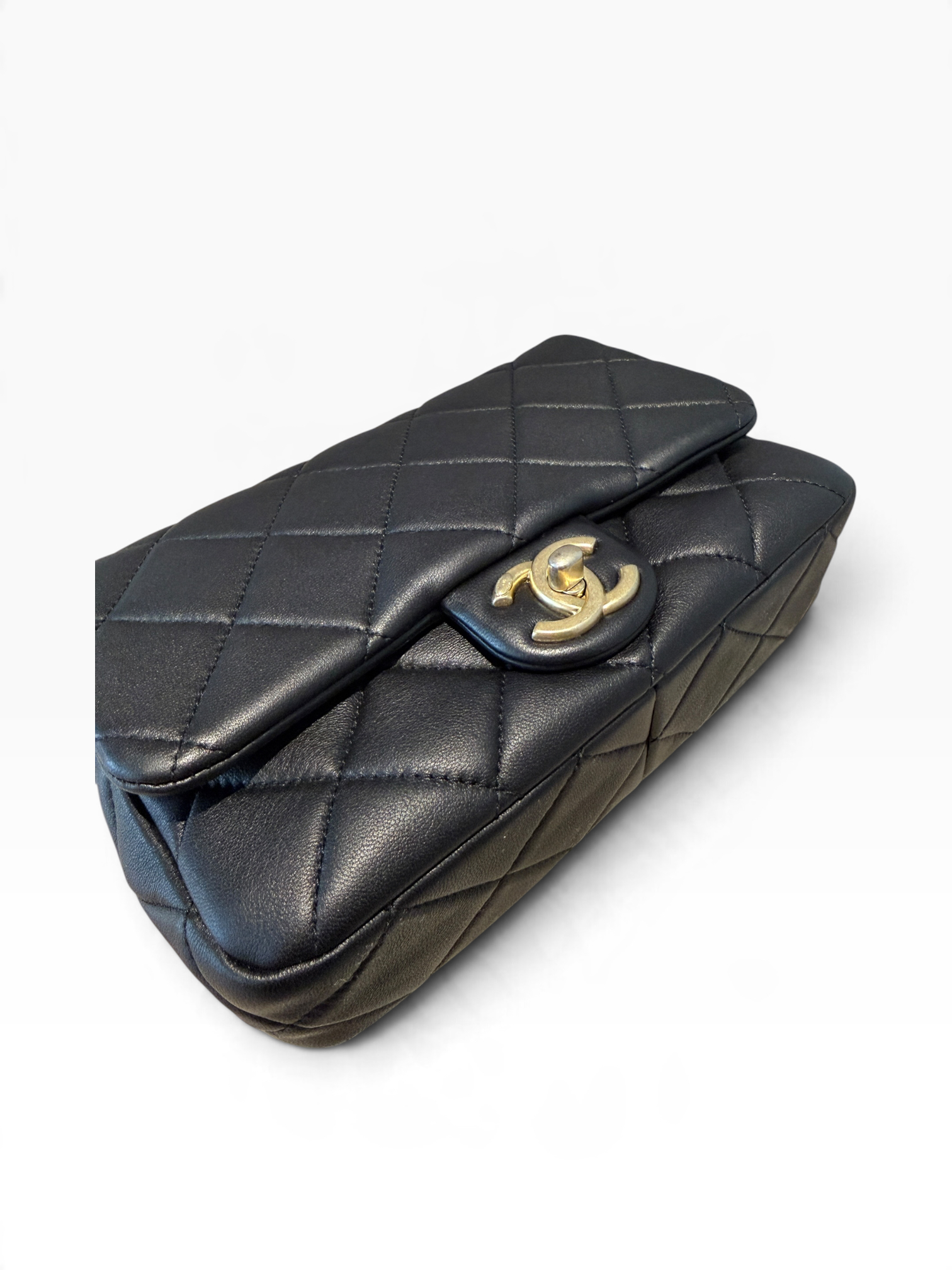 Pre owned chanel shoulder black P10121