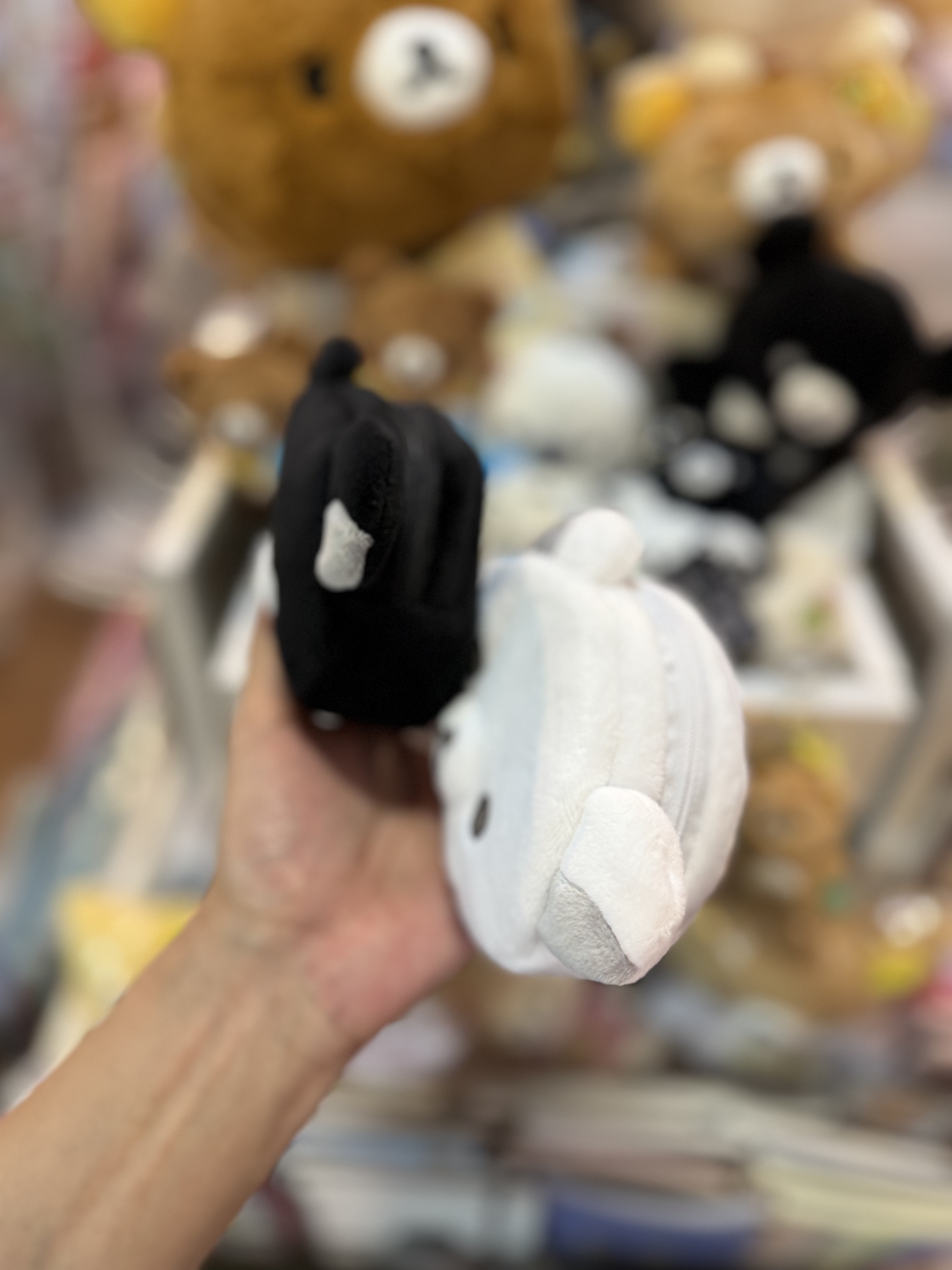 《現貨》全新Rilakkuma 黑白系列 毛毛頭型小物袋