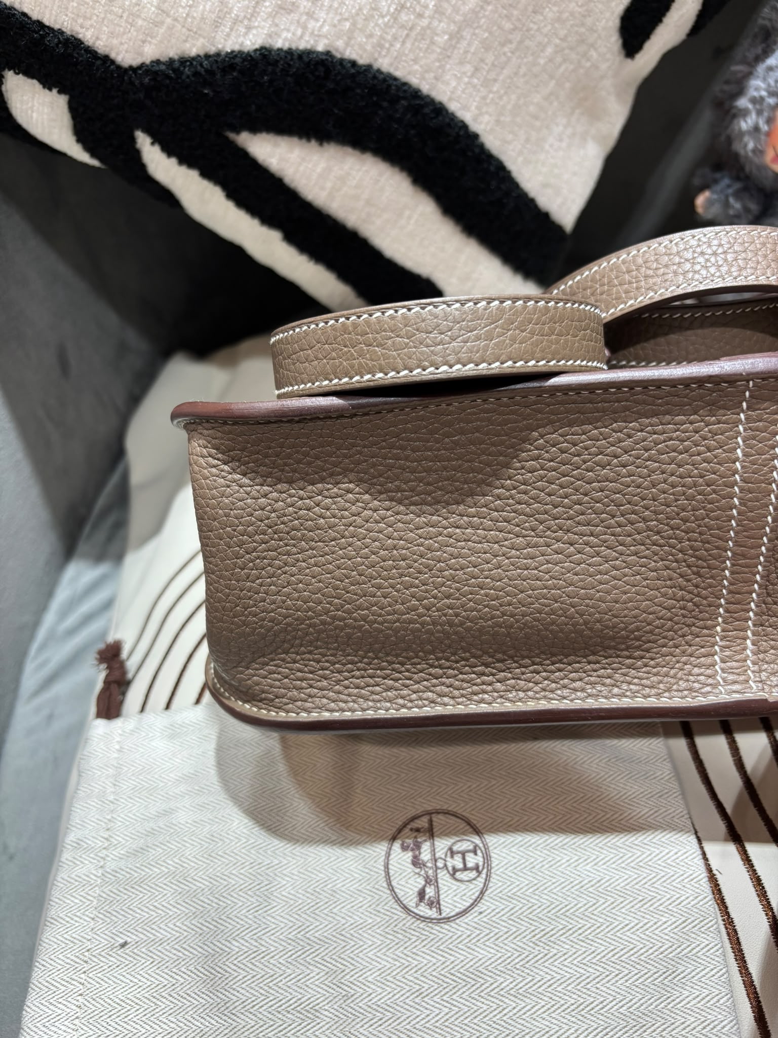 未使用品 Hermes Halzan 31 Stamp D Etoupe 100%Authentic, Unused未使用品 ✅Dust bag✅Box