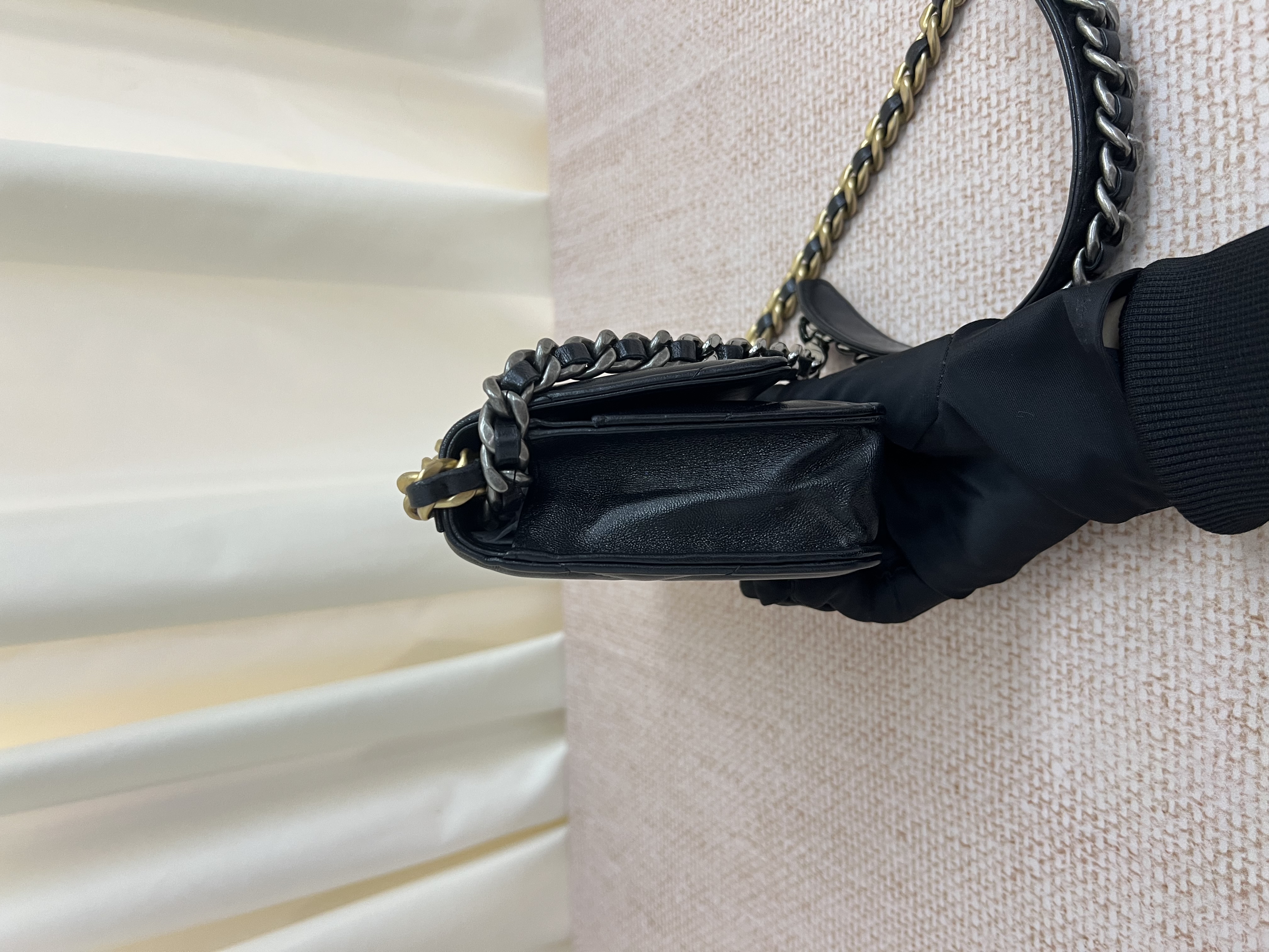 Pre-owned Chanel 19 WOC/ Product Code: 26031304