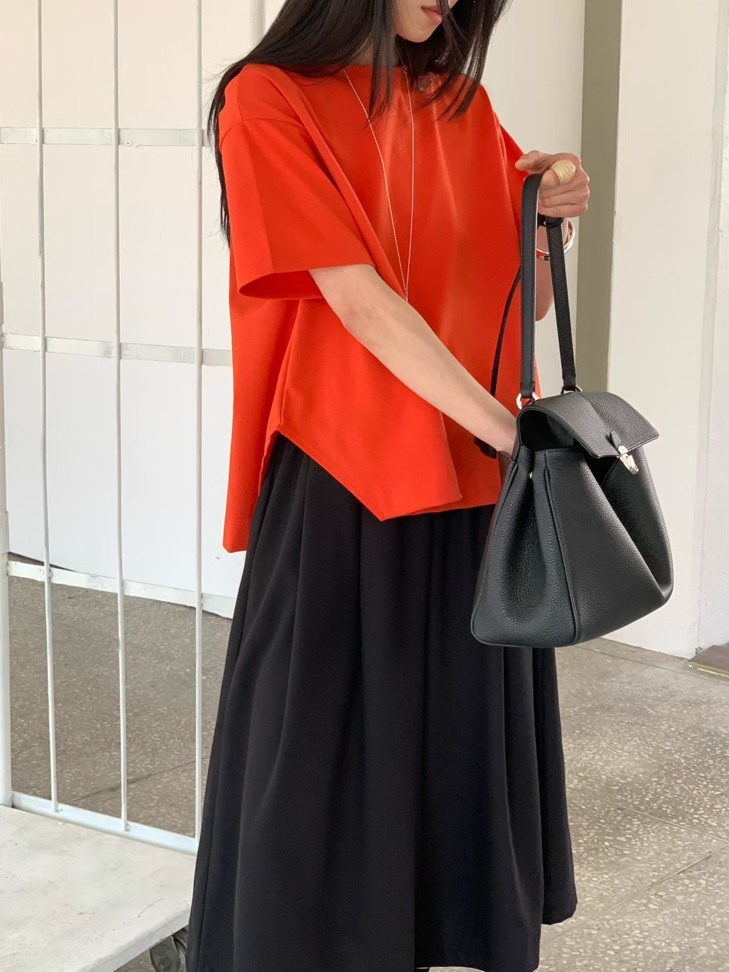 簡約時尚寬鬆短袖線條感上衣