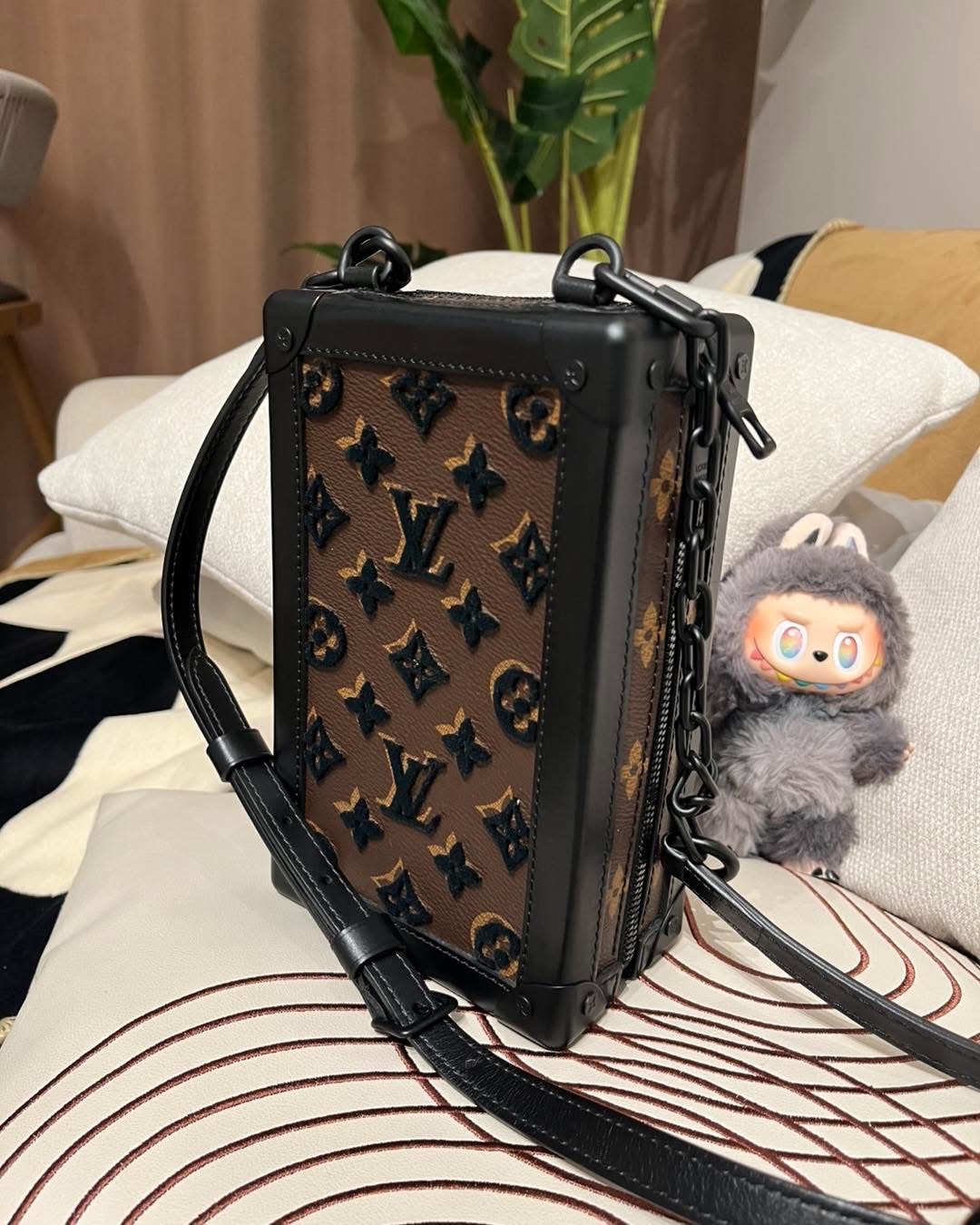 Lv Tuffetage Vertical Soft Trunk 100%Authentic ,98%new  ✅dust bag✅box 📣專門店售價  $38,000 📣